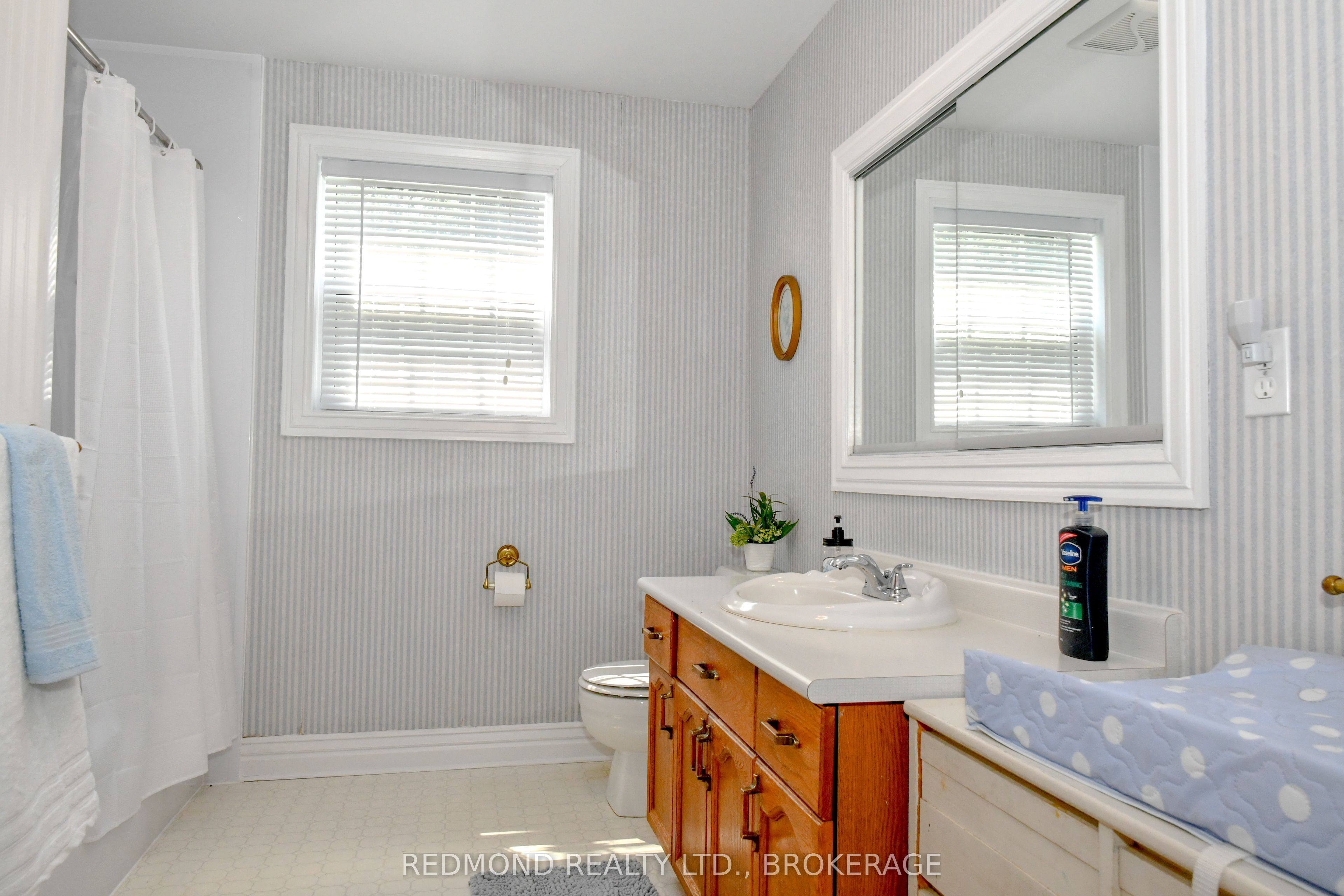 229 Howe Island Ferry Road Property Photo 33