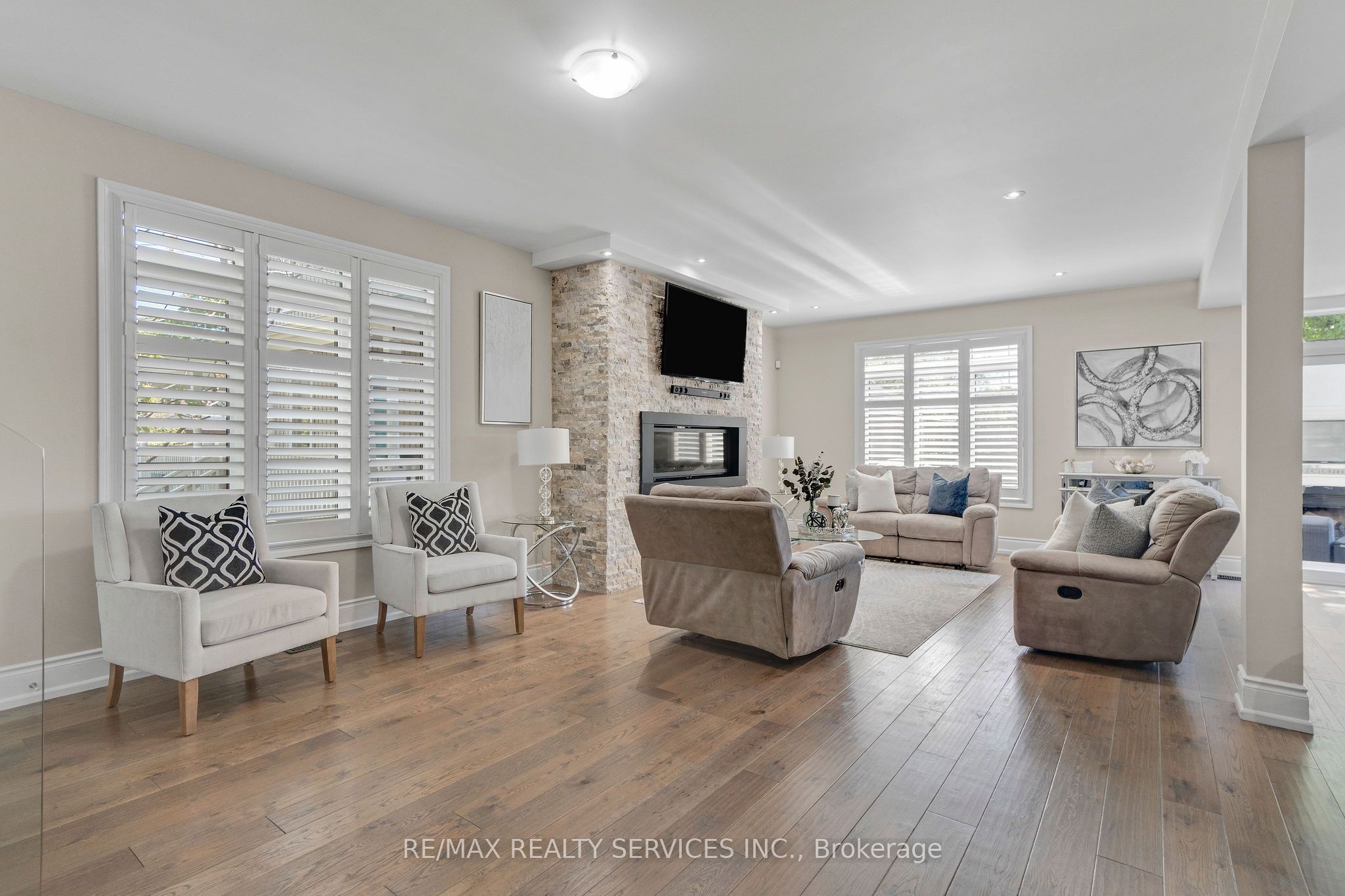 958 Beach Boulevard Property Photo 6