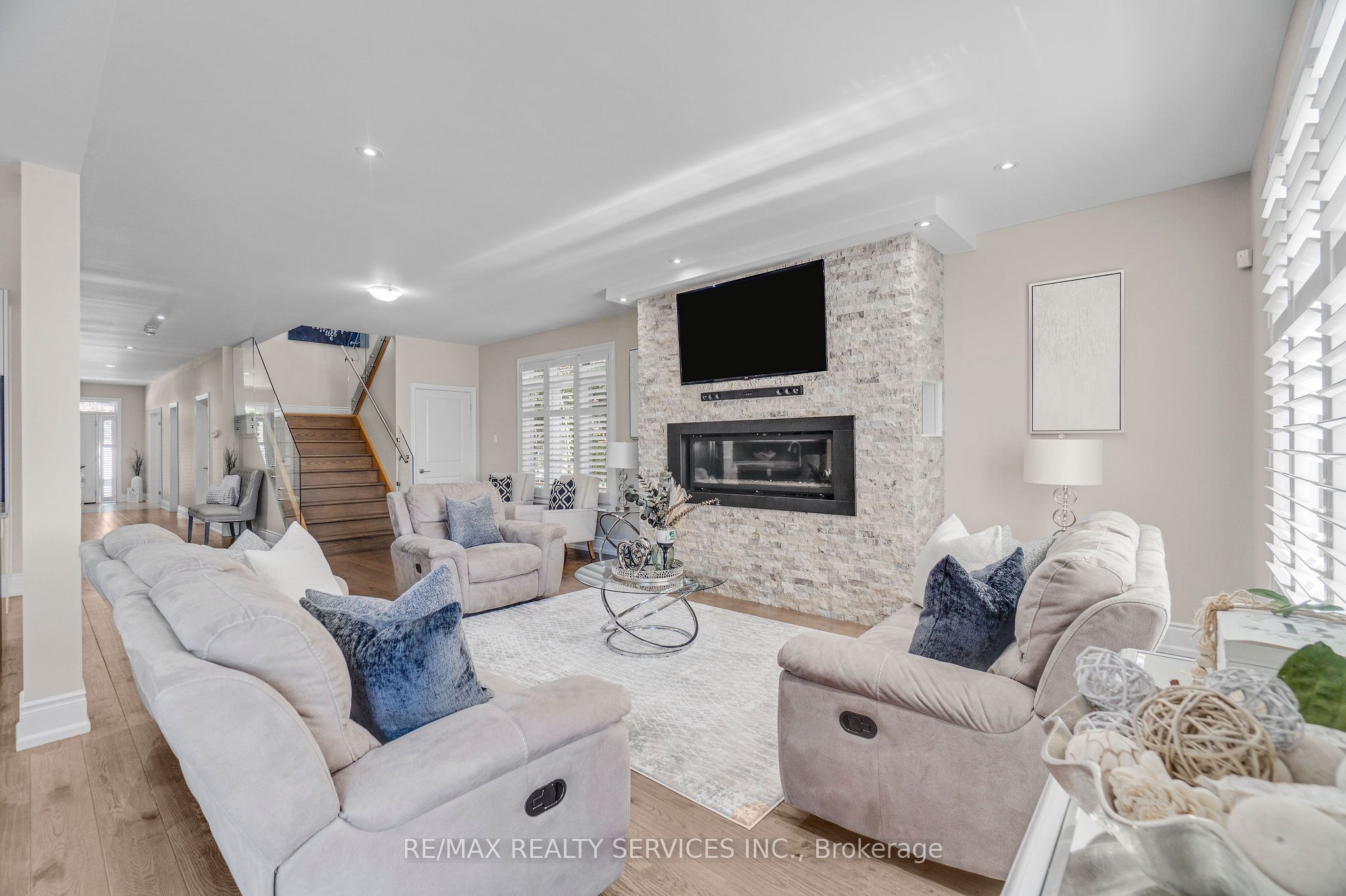 958 Beach Boulevard Property Photo 8