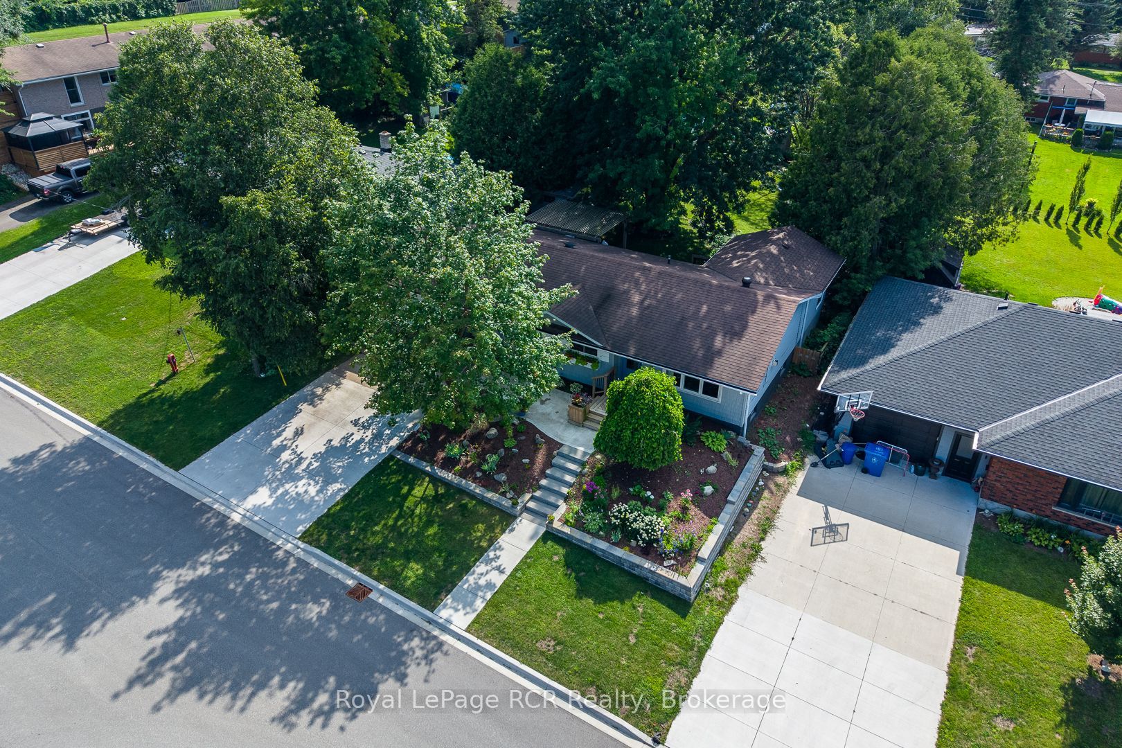 142 12th Avenue Property Photo 3