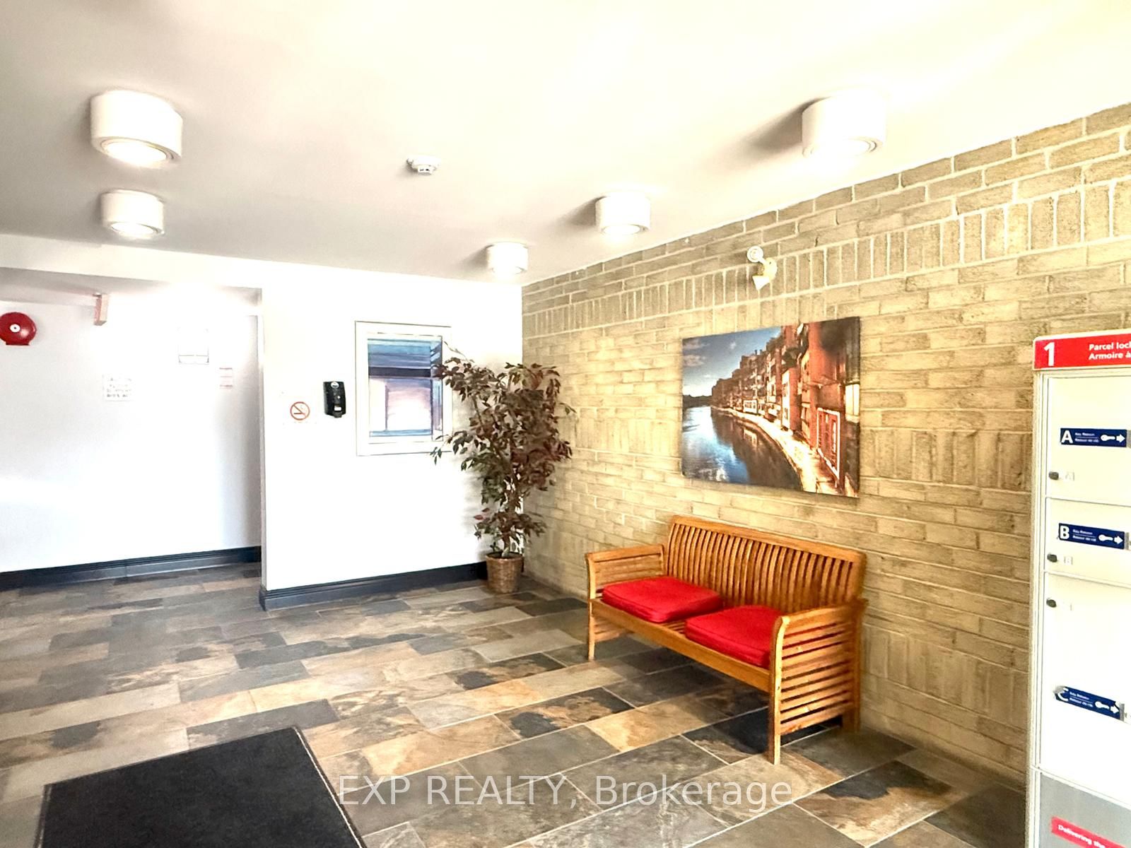 739 Deveron Crescent 210 Property Photo 4