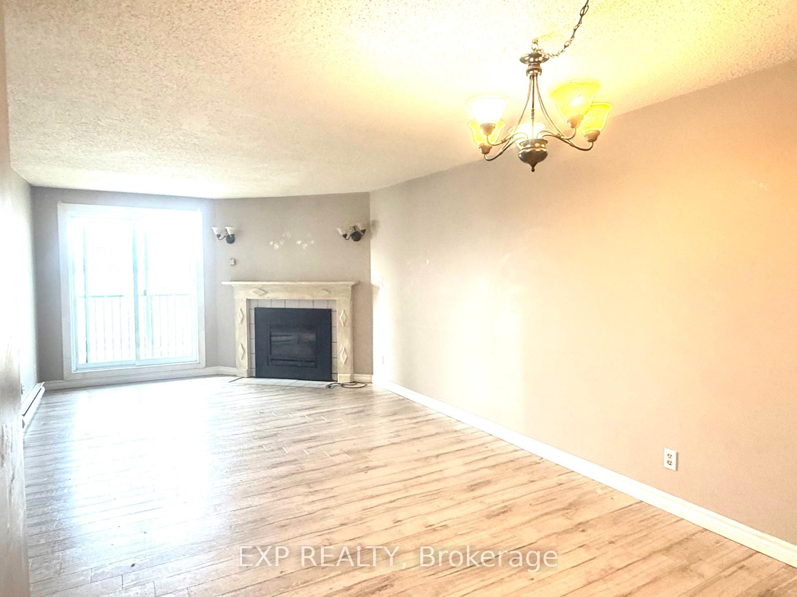 739 Deveron Crescent 210 Property Photo 10