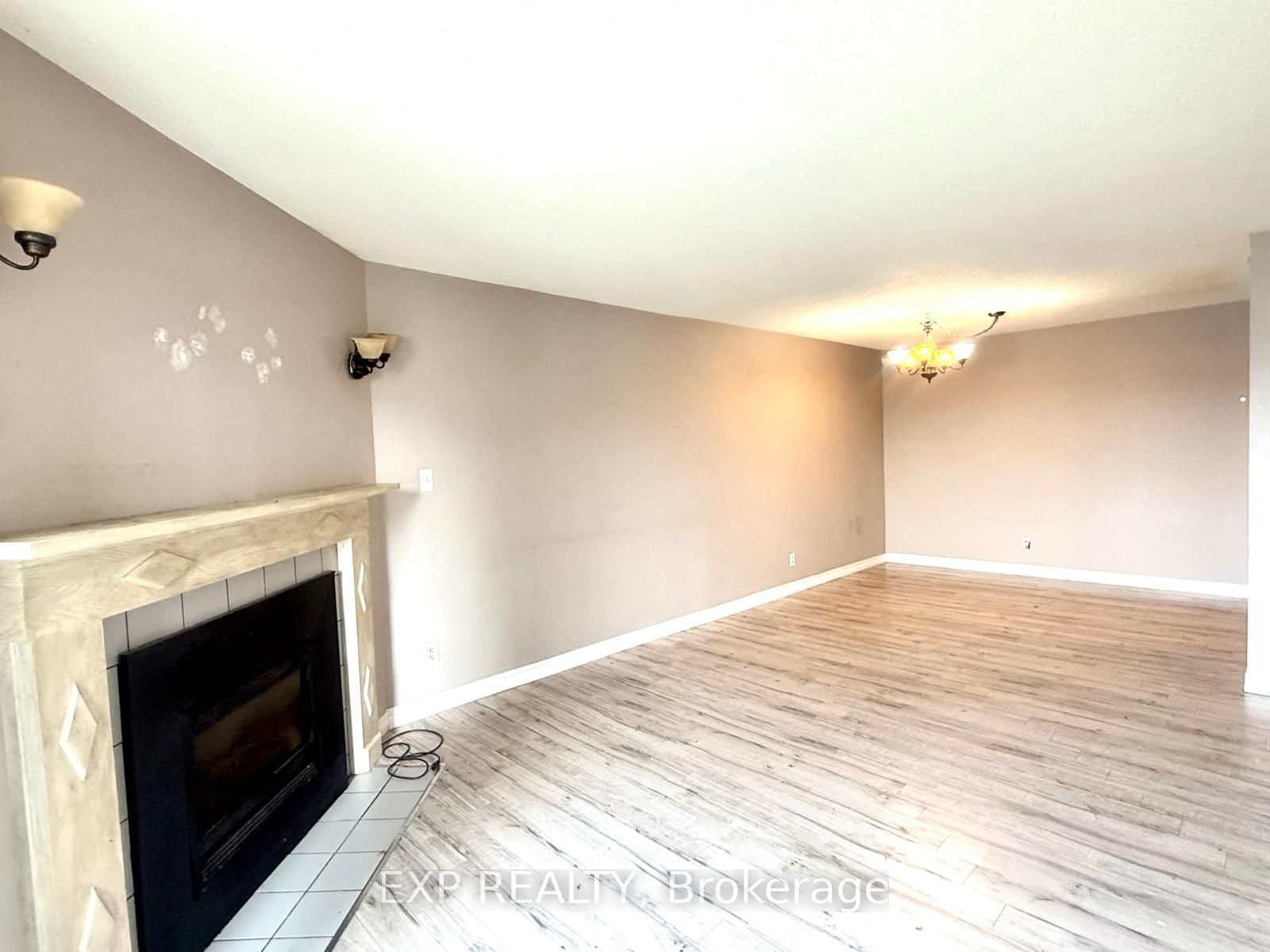 739 Deveron Crescent 210 Property Photo 11