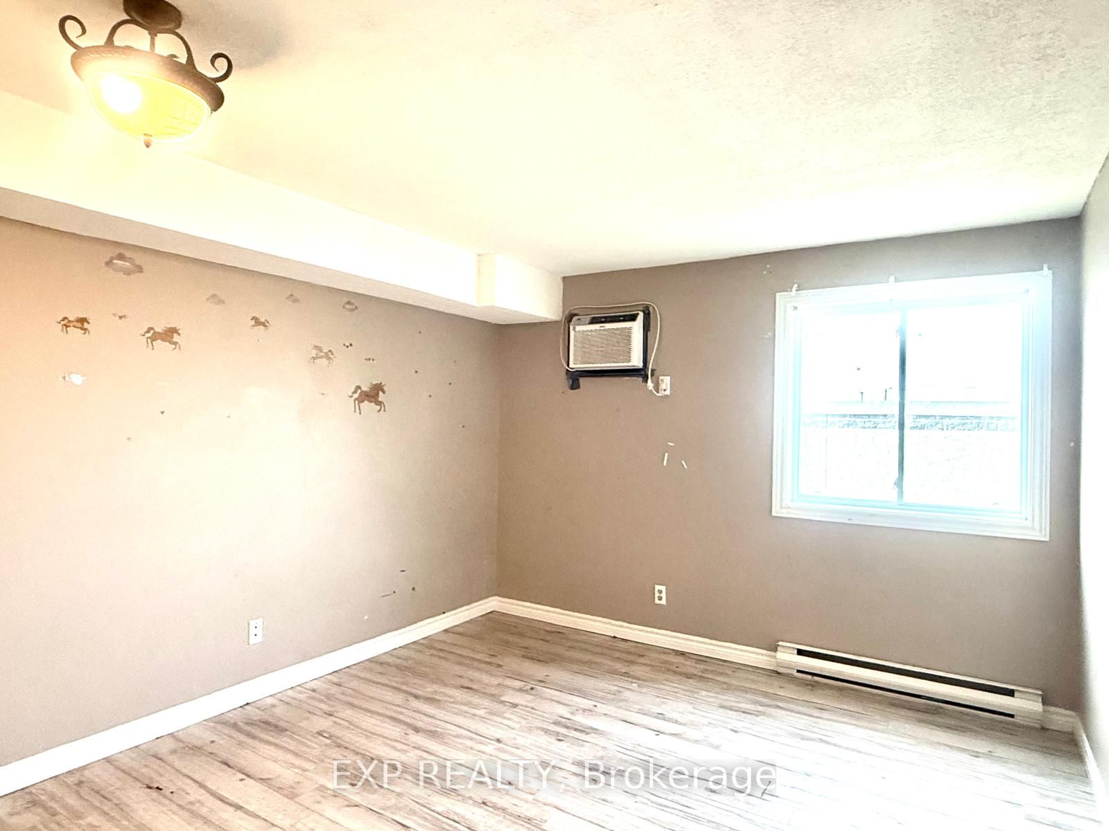 739 Deveron Crescent 210 Property Photo 12