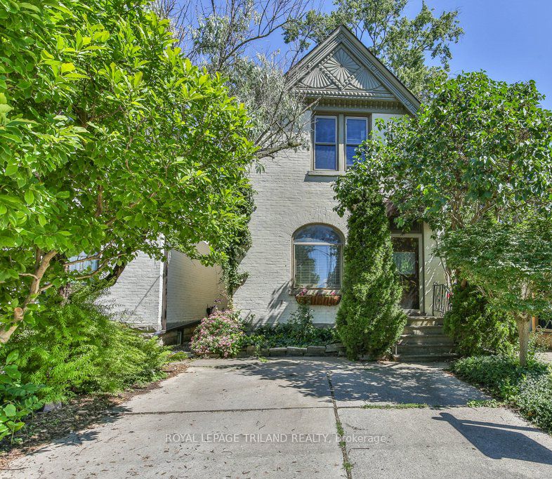 38 BYRON Avenue E Property Photo 1