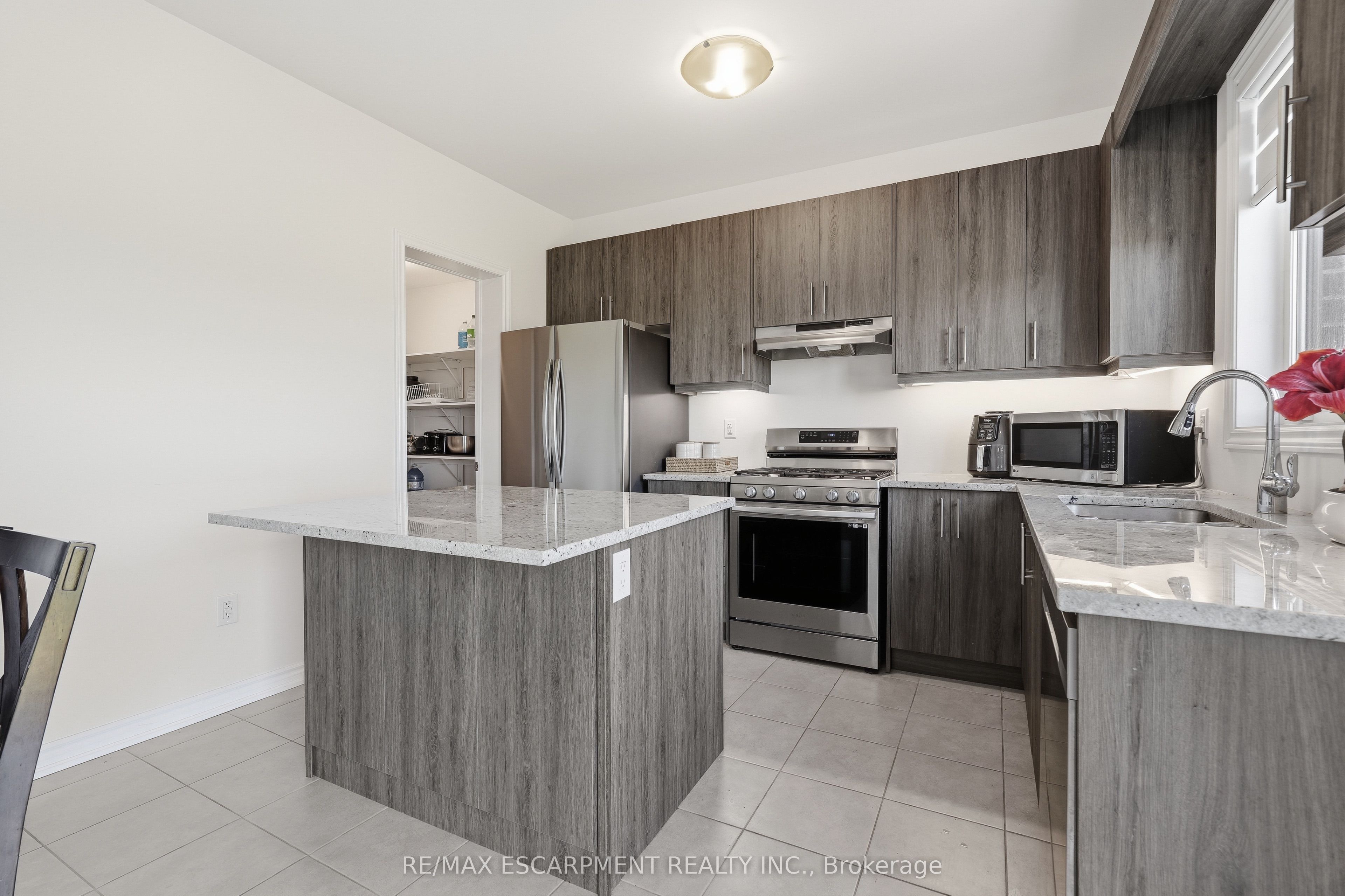 147 Midland Place Property Photo 8