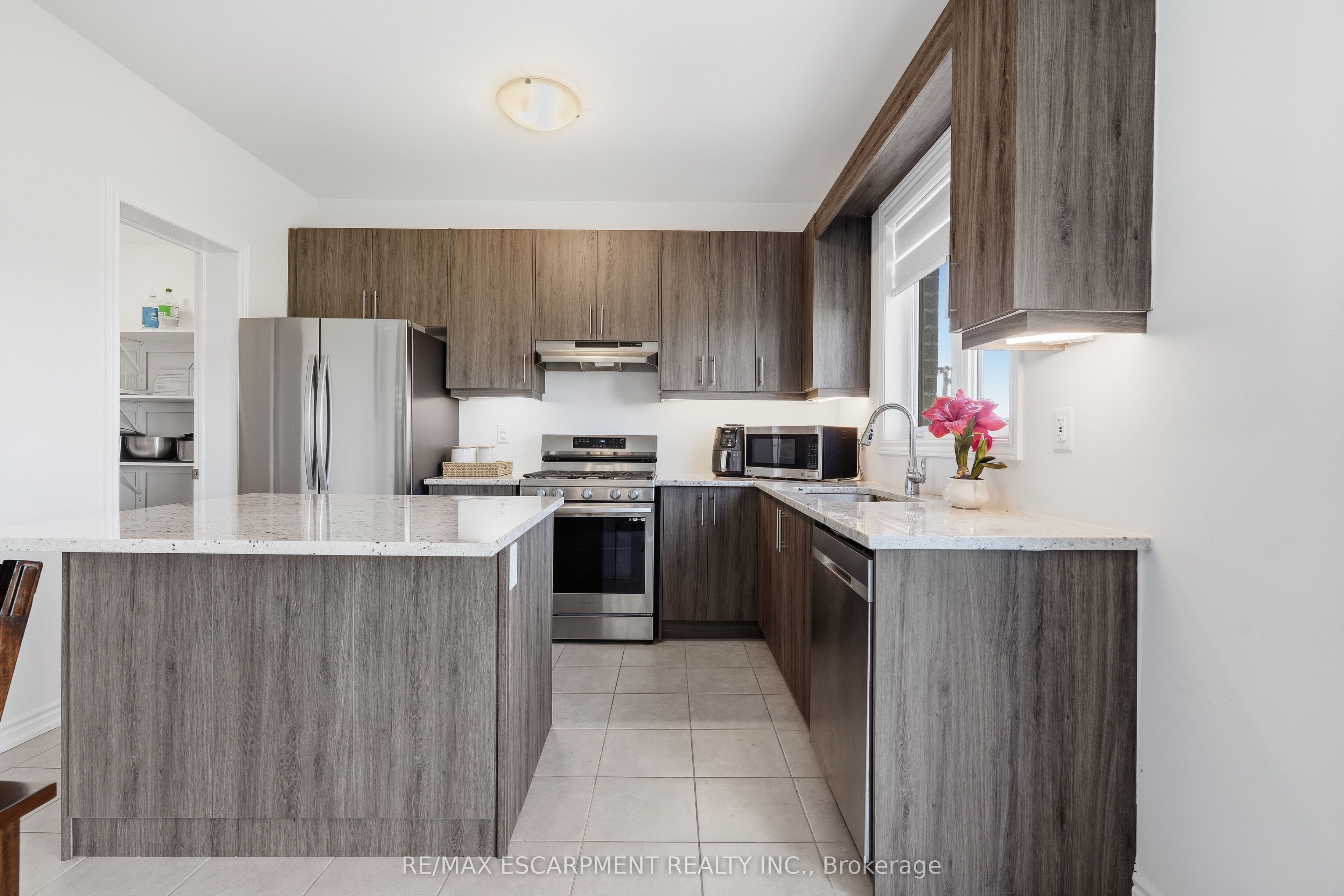 147 Midland Place Property Photo 9