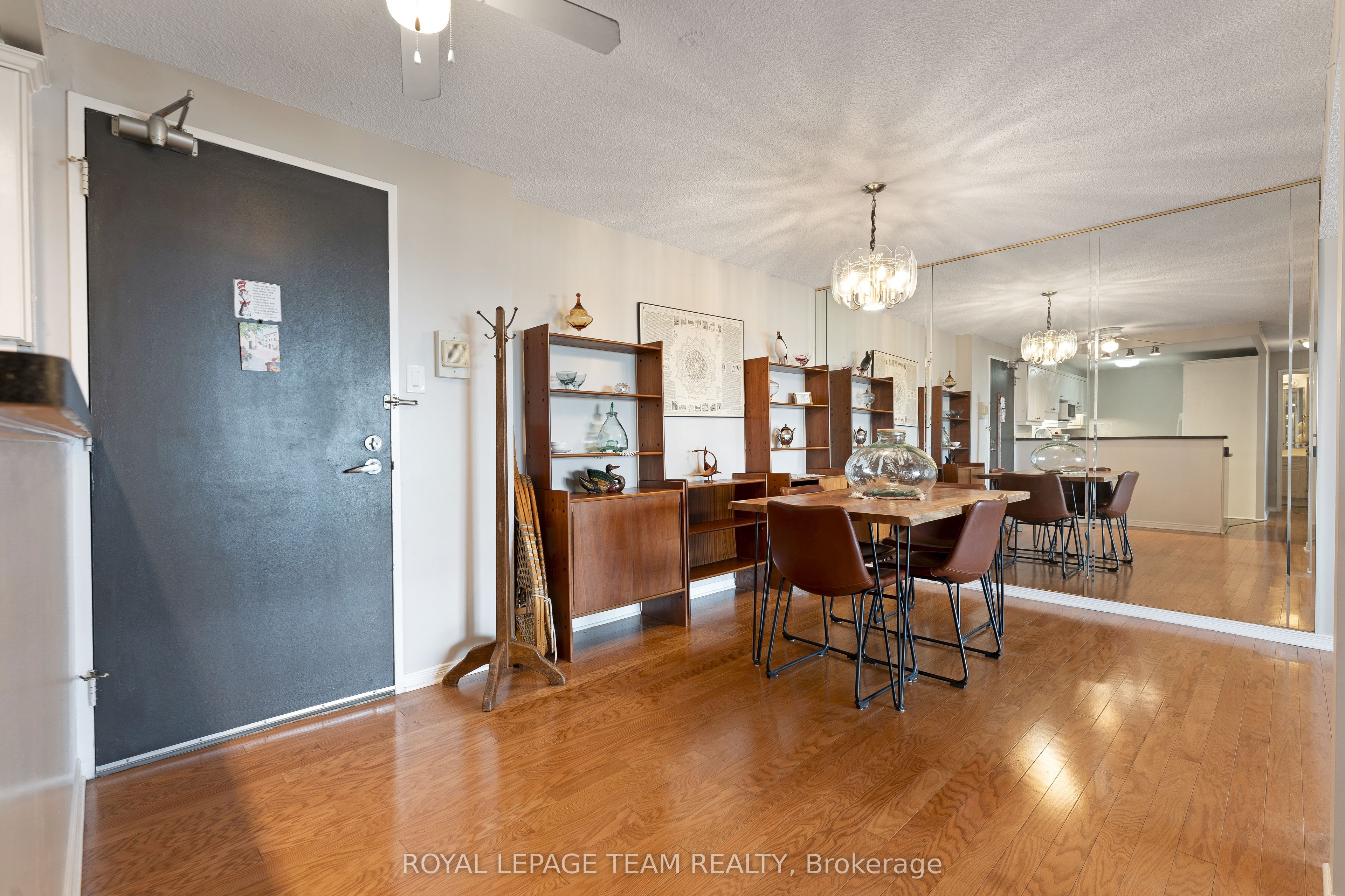 415 Greenview Avenue 1402 Property Photo 4