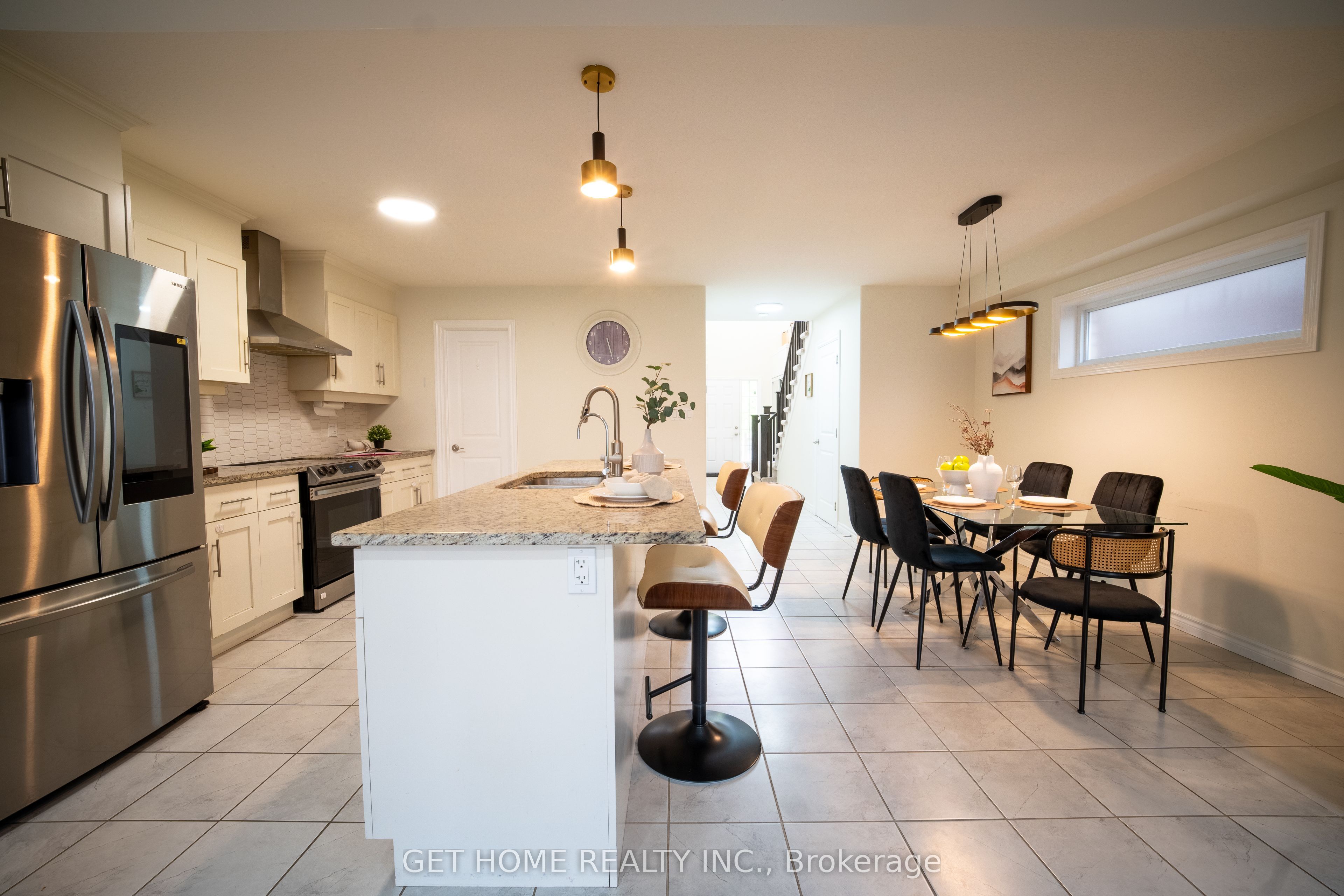 541 Starwood Drive Upper Property Photo 6