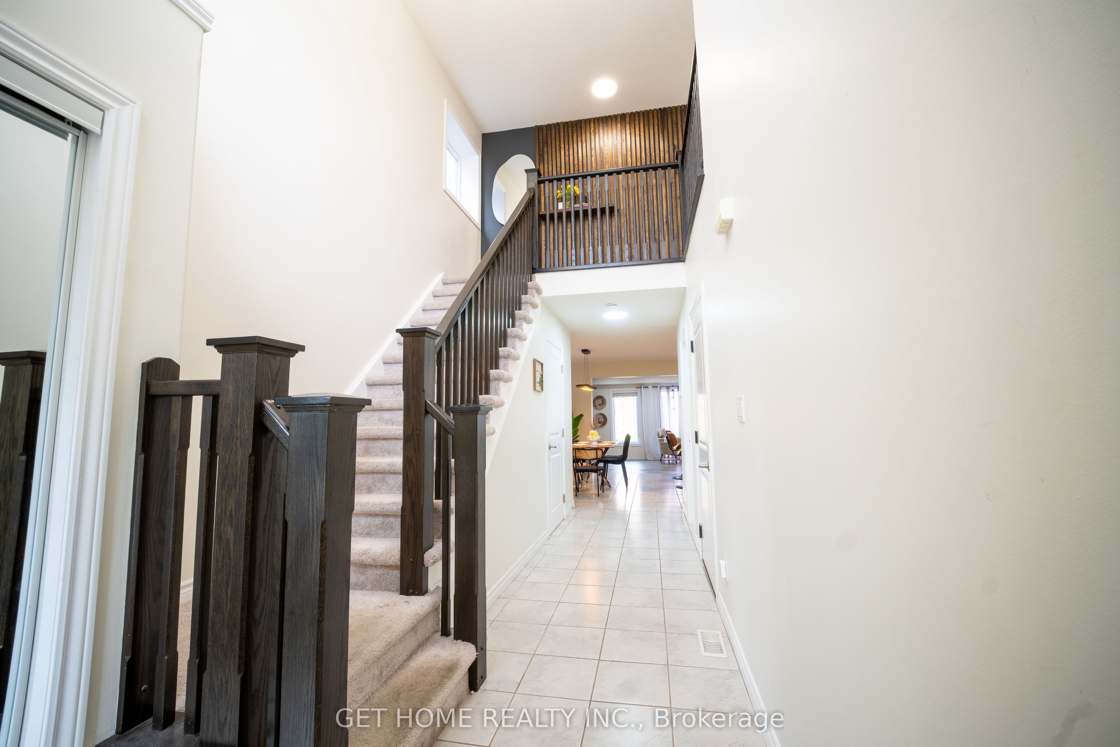 541 Starwood Drive Upper Property Photo 10