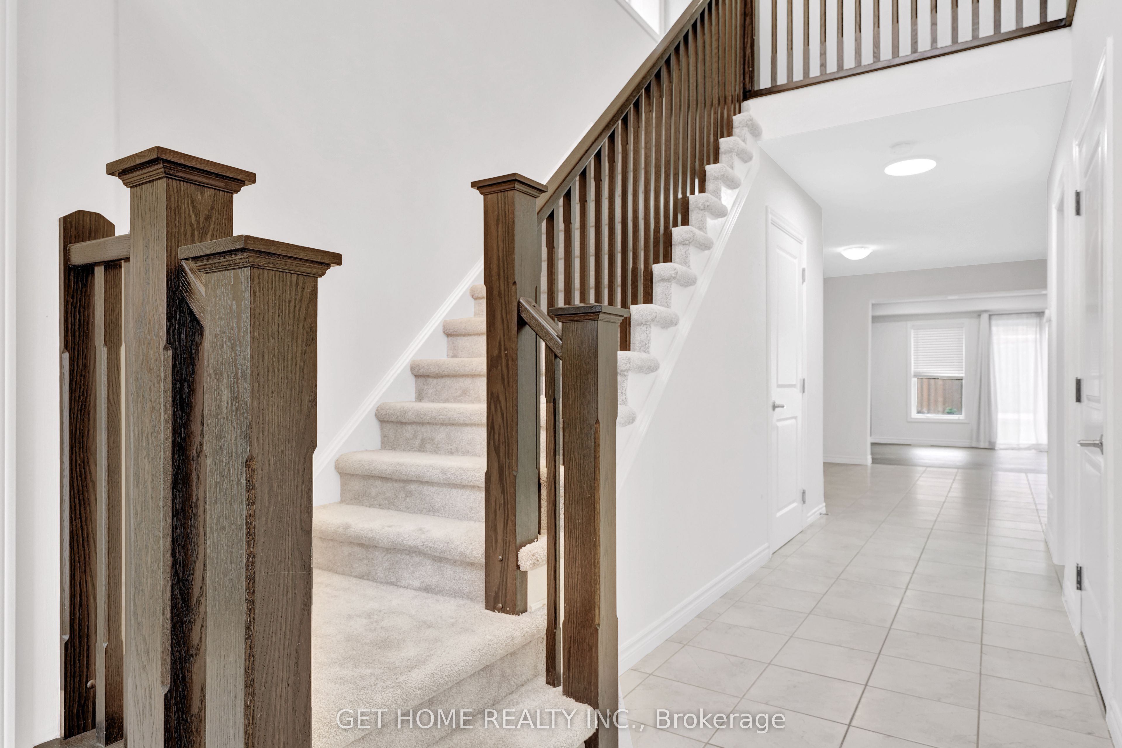 541 Starwood Drive Upper Property Photo 13