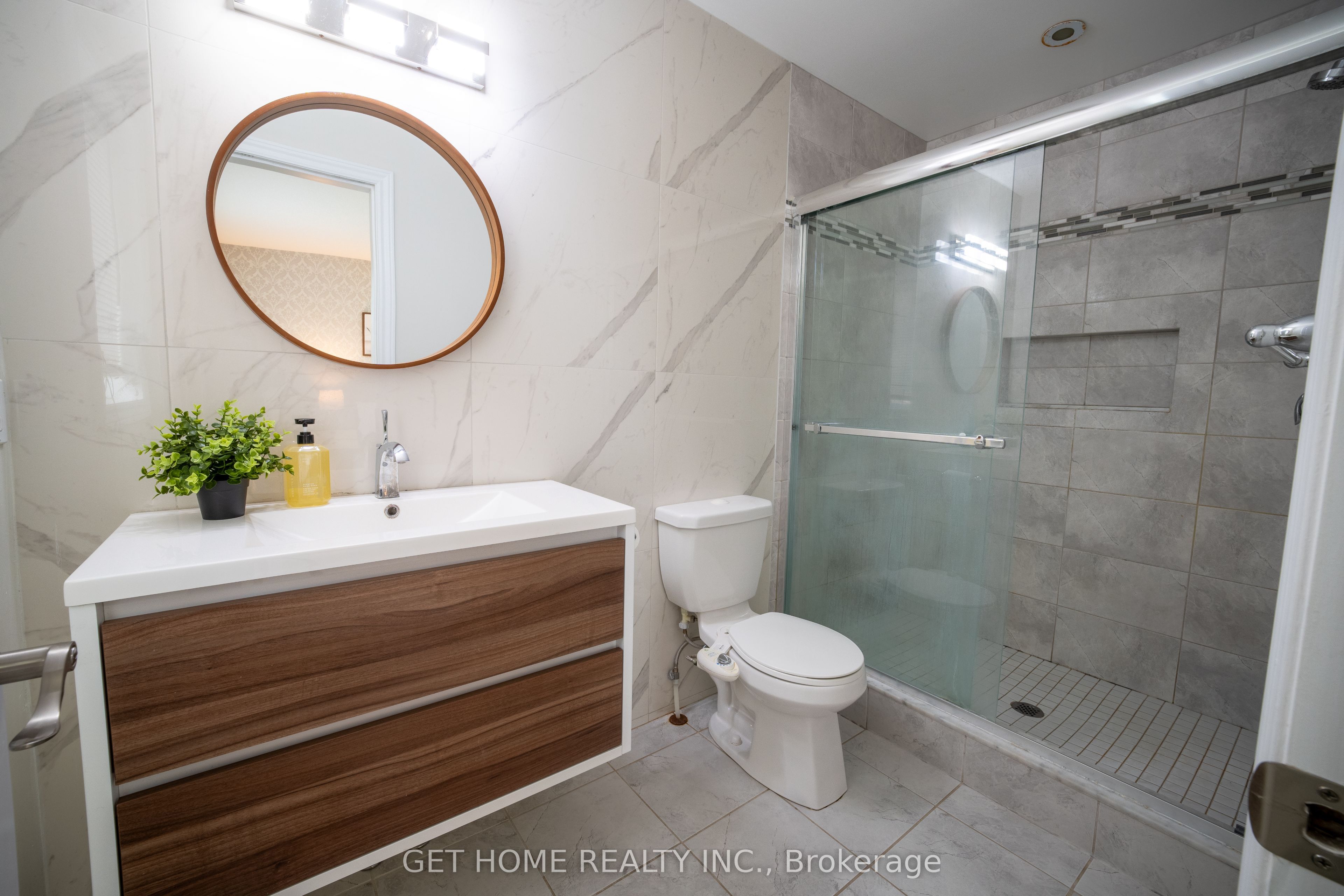 541 Starwood Drive Upper Property Photo 21