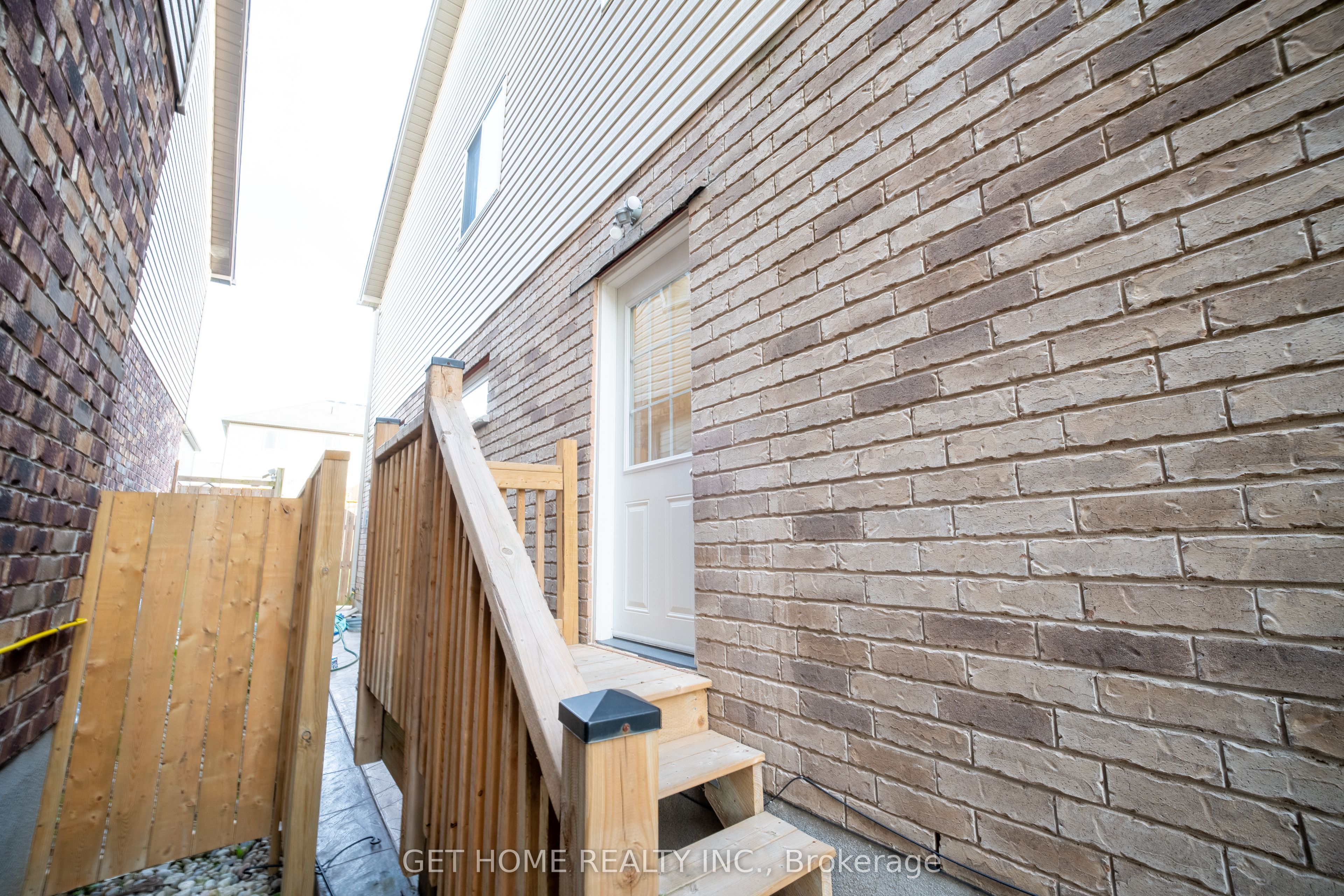 541 Starwood Drive Upper Property Photo 26