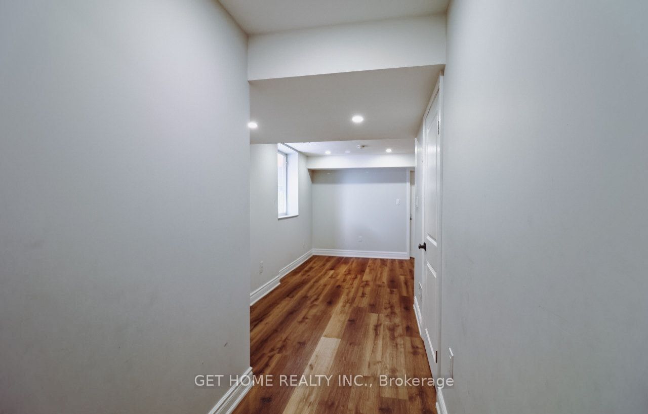 541 Starwood Drive Upper Property Photo 27