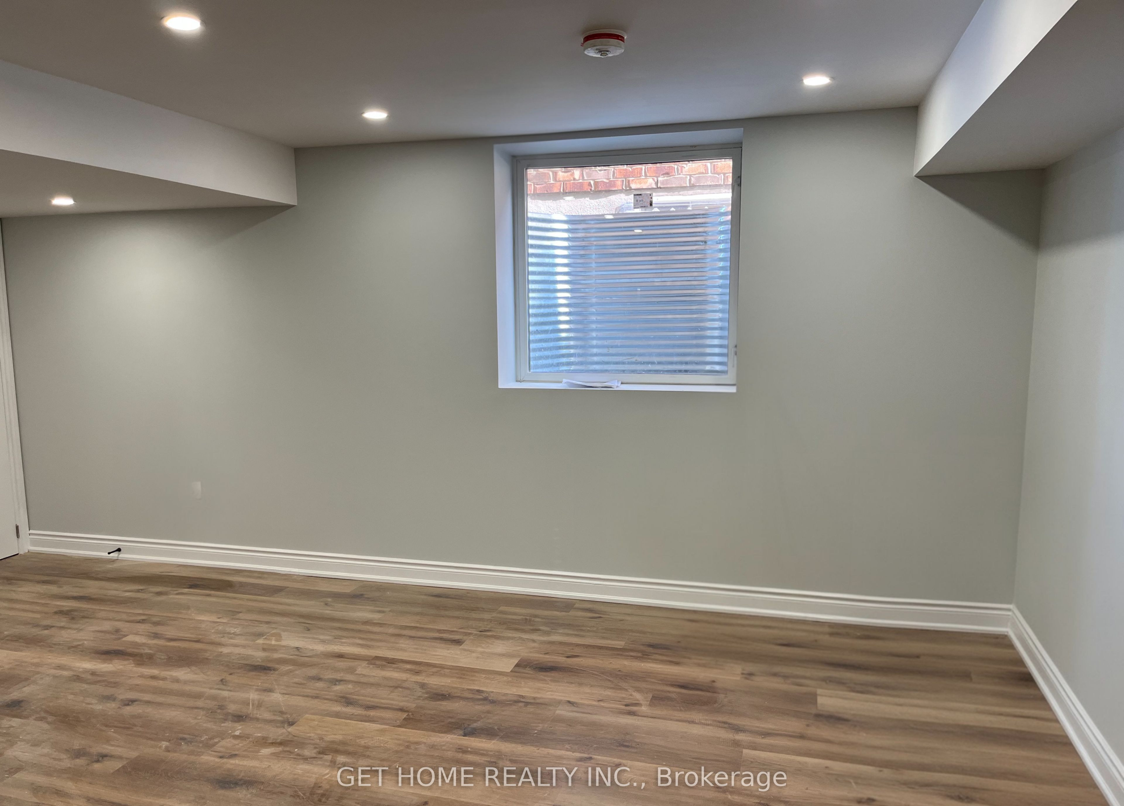 541 Starwood Drive Upper Property Photo 29