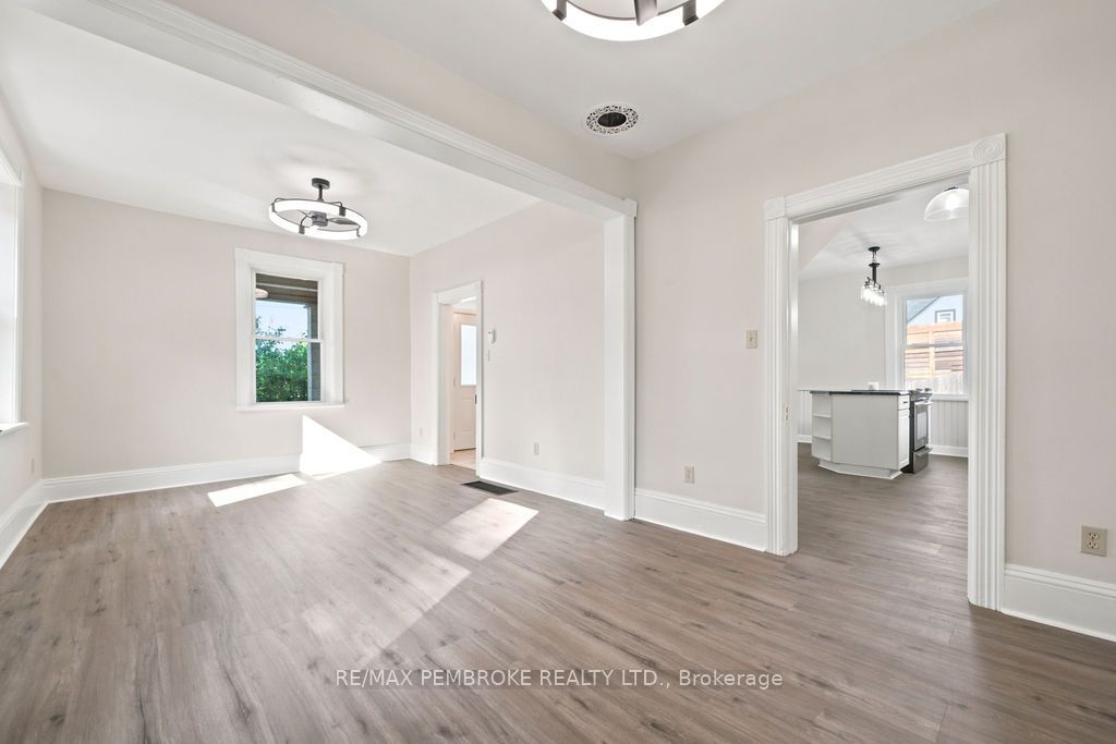 131 Bonnechere Street W Property Photo 12