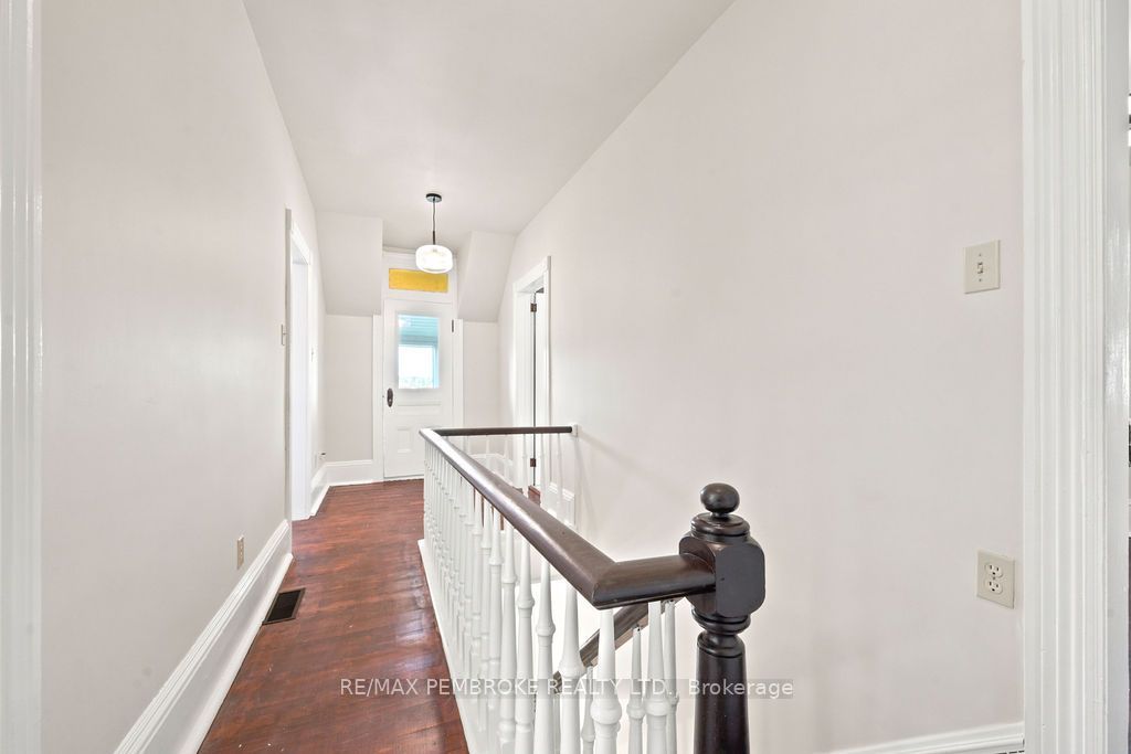 131 Bonnechere Street W Property Photo 19