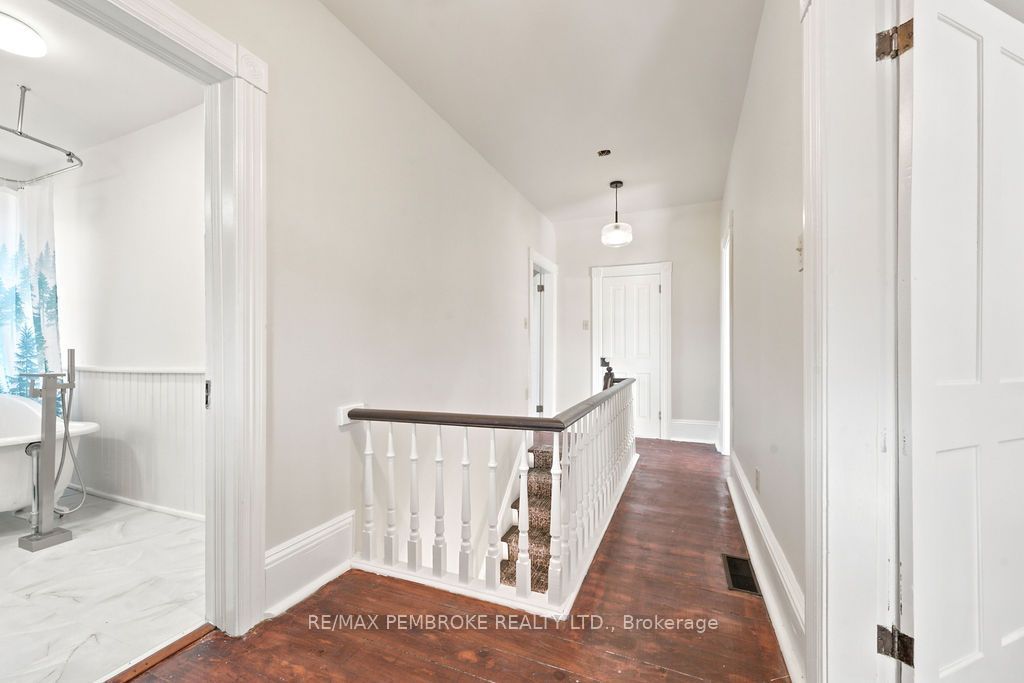 131 Bonnechere Street W Property Photo 20