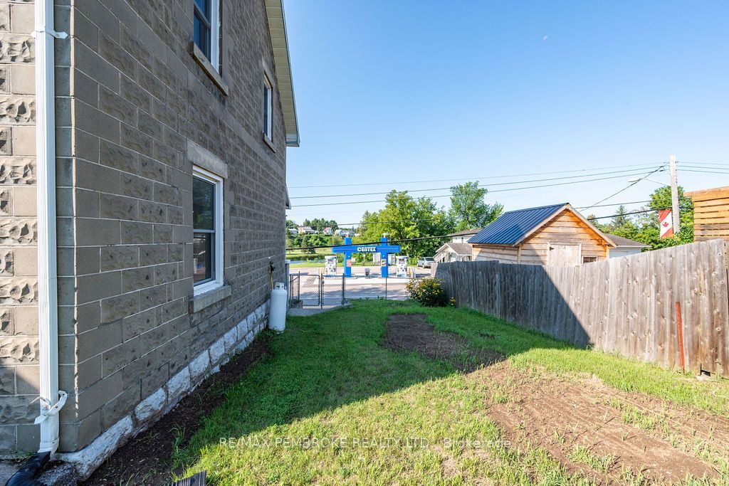 131 Bonnechere Street W Property Photo 34