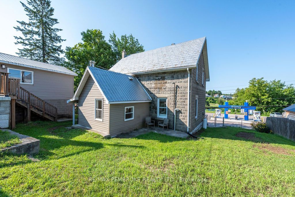 131 Bonnechere Street W Property Photo 35