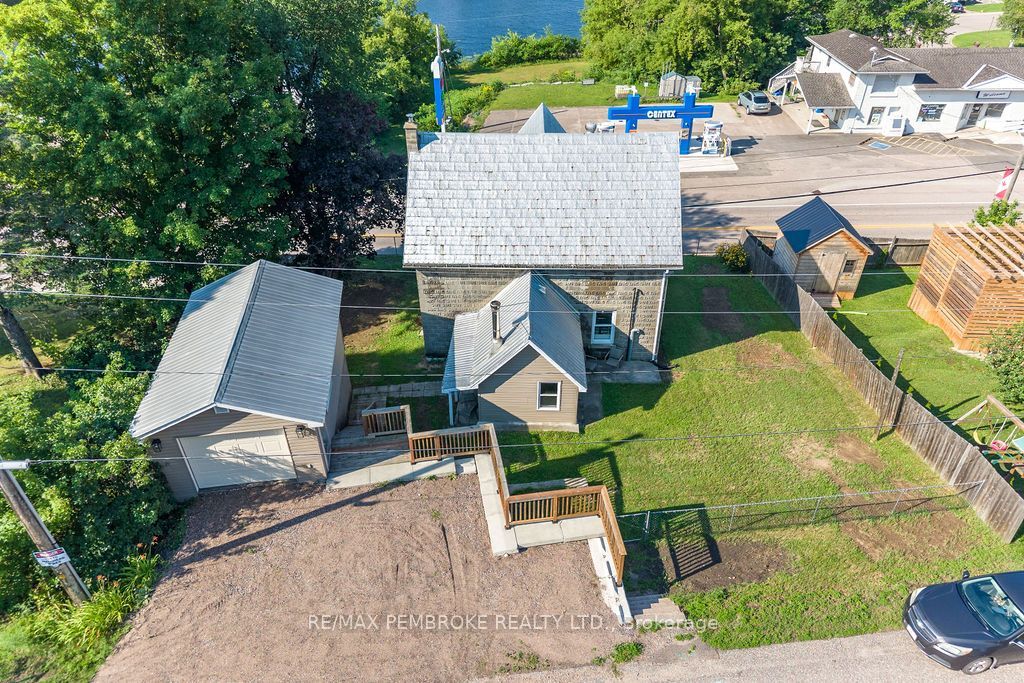 131 Bonnechere Street W Property Photo 36