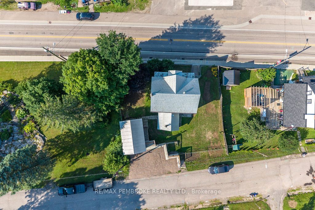 131 Bonnechere Street W Property Photo 38