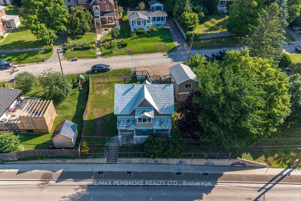 131 Bonnechere Street W Property Photo 40