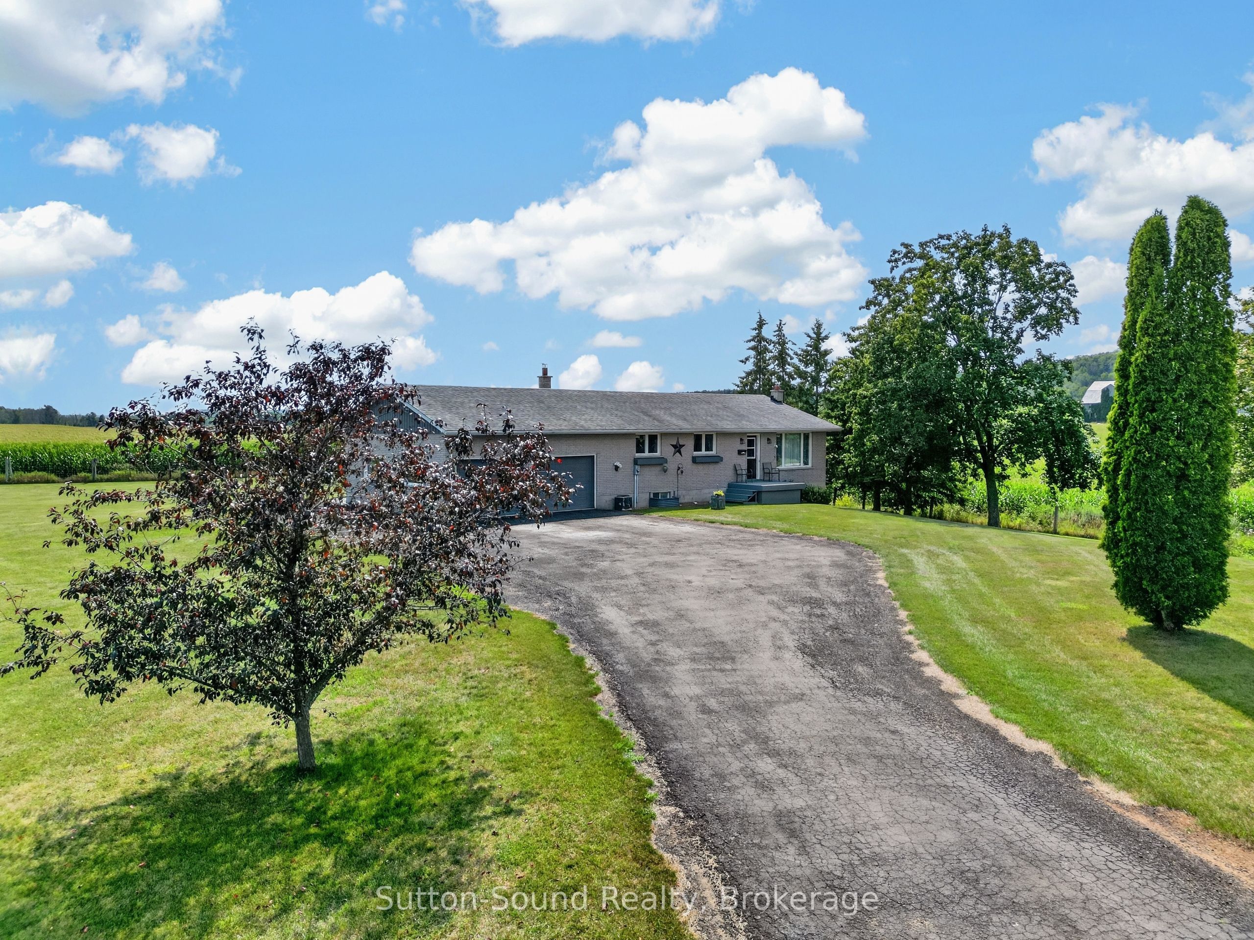 383256 Dawson Road Property Photo 2