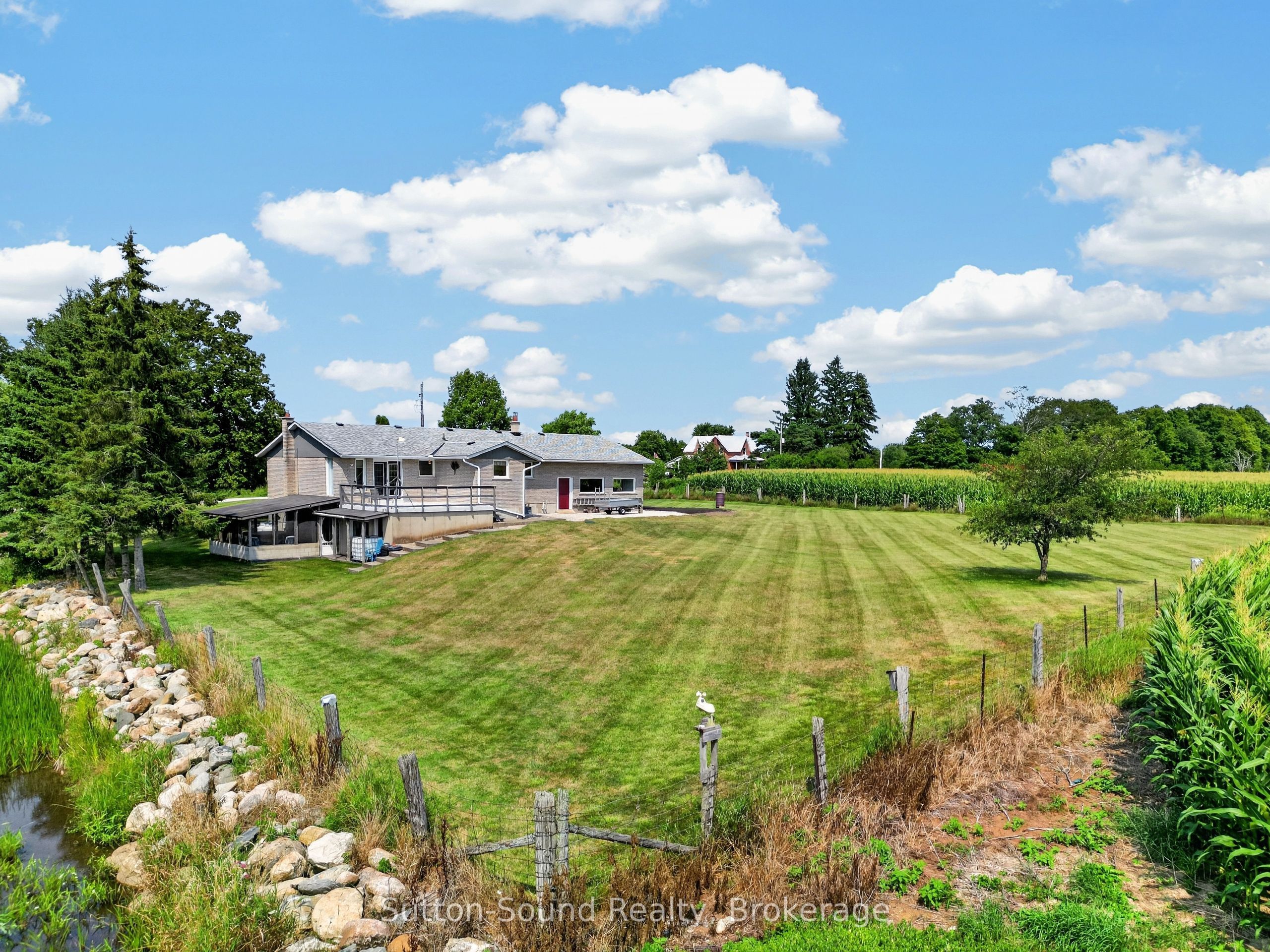 383256 Dawson Road Property Photo 4