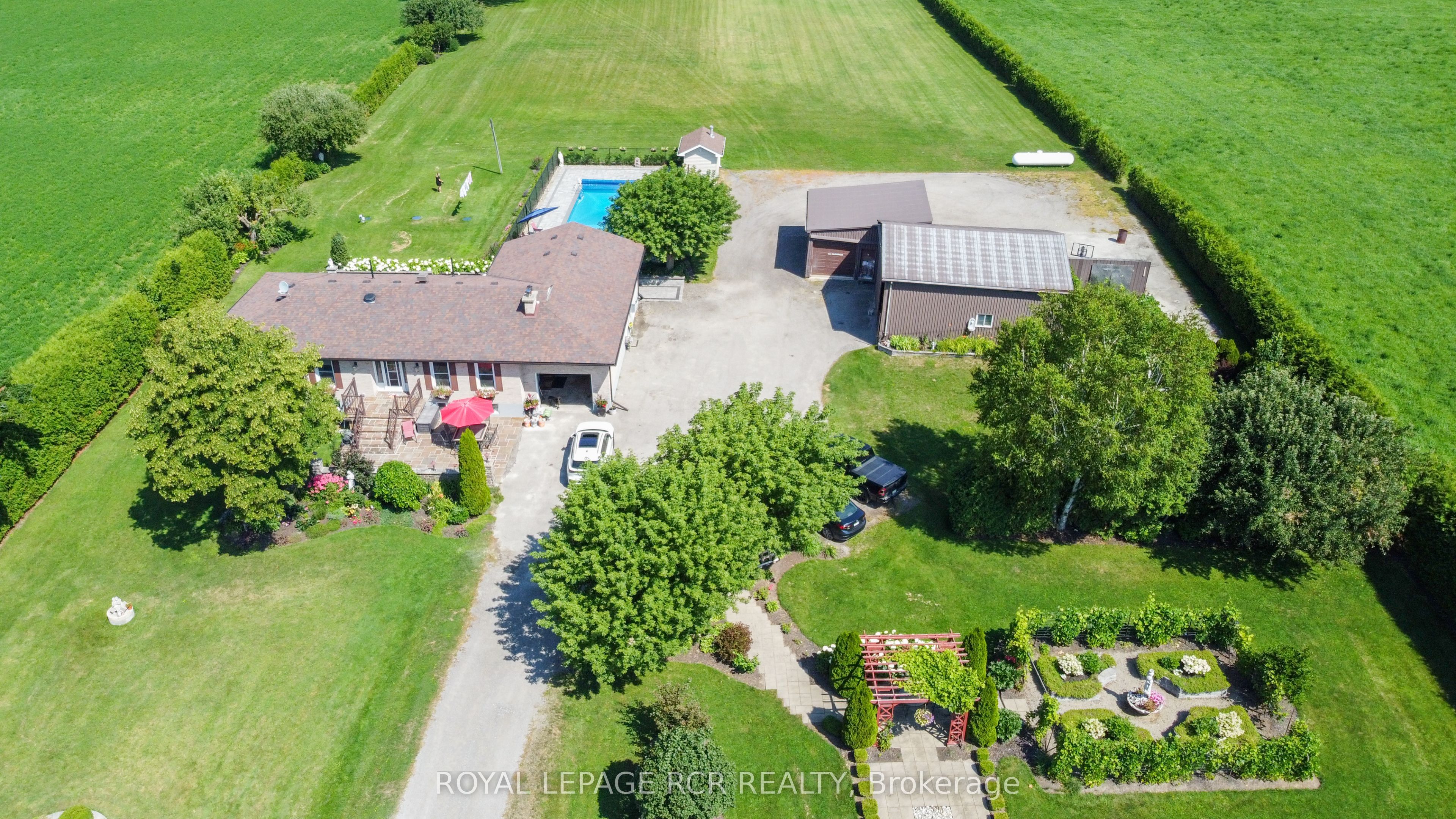 243067 5th Side Road Property Photo 1