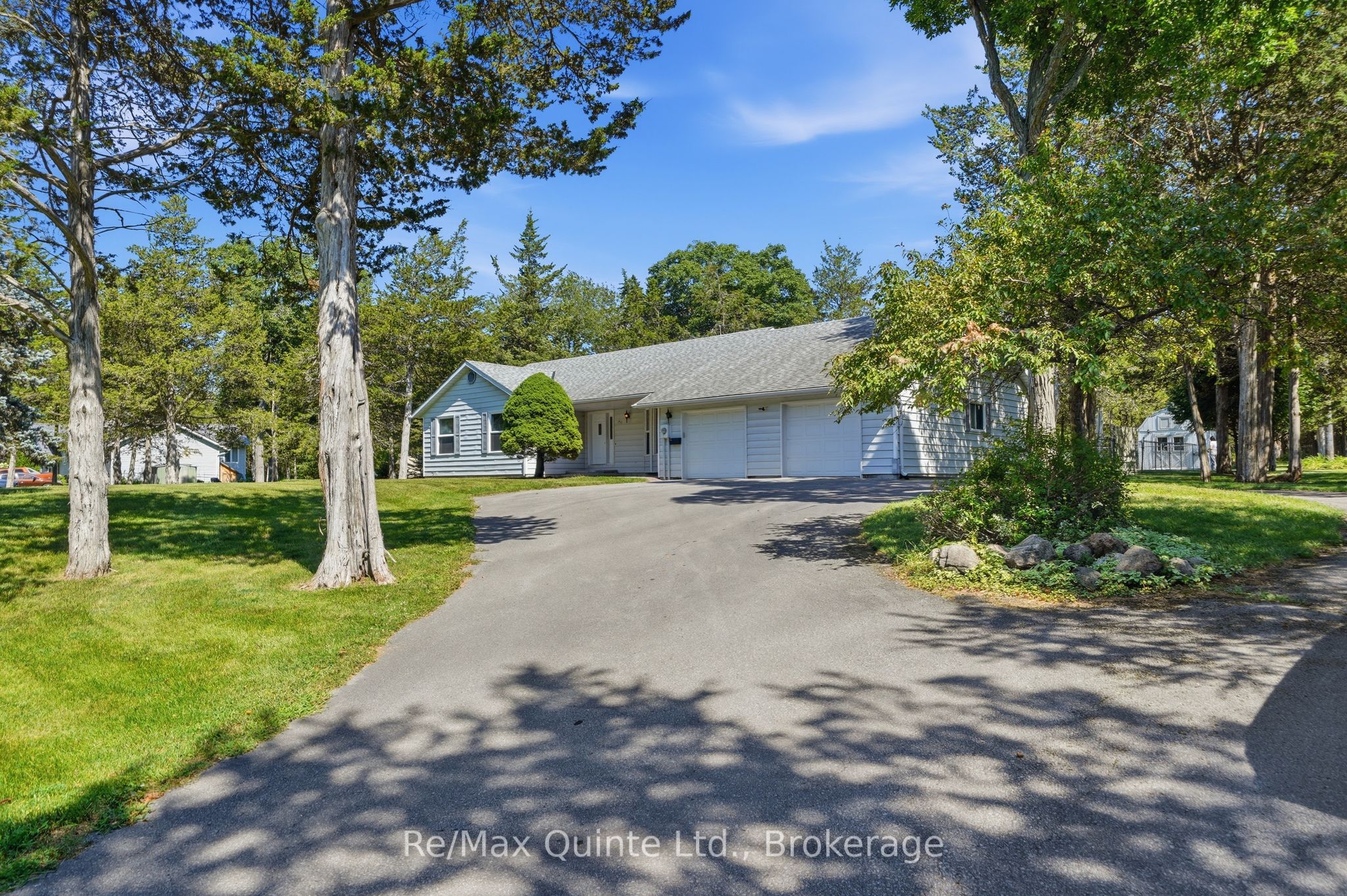 1076 Massassauga Road Property Photo 1