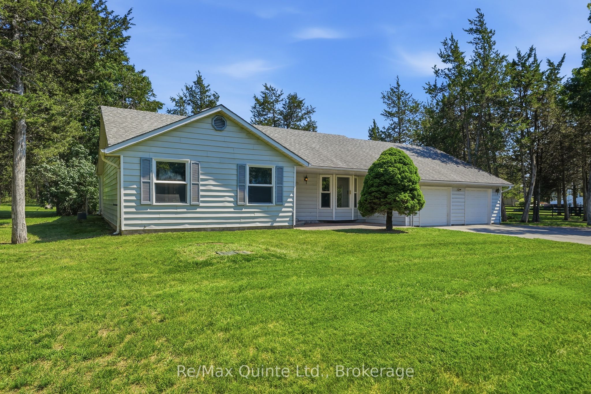 1076 Massassauga Road Property Photo 4