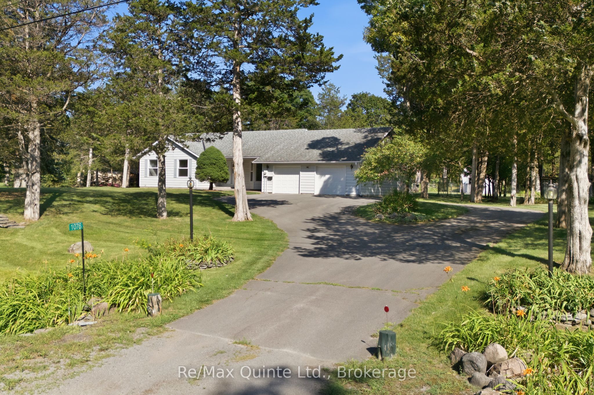 1076 Massassauga Road Property Photo 5