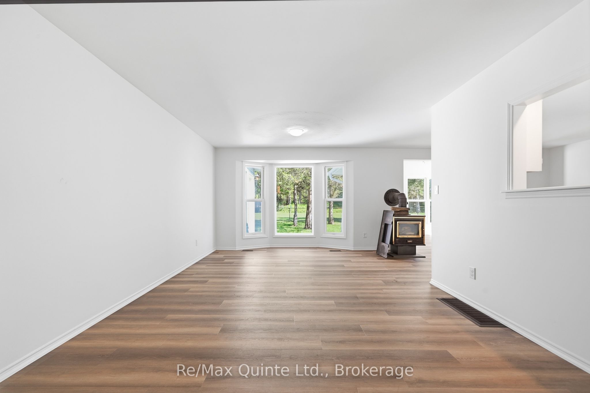 1076 Massassauga Road Property Photo 10