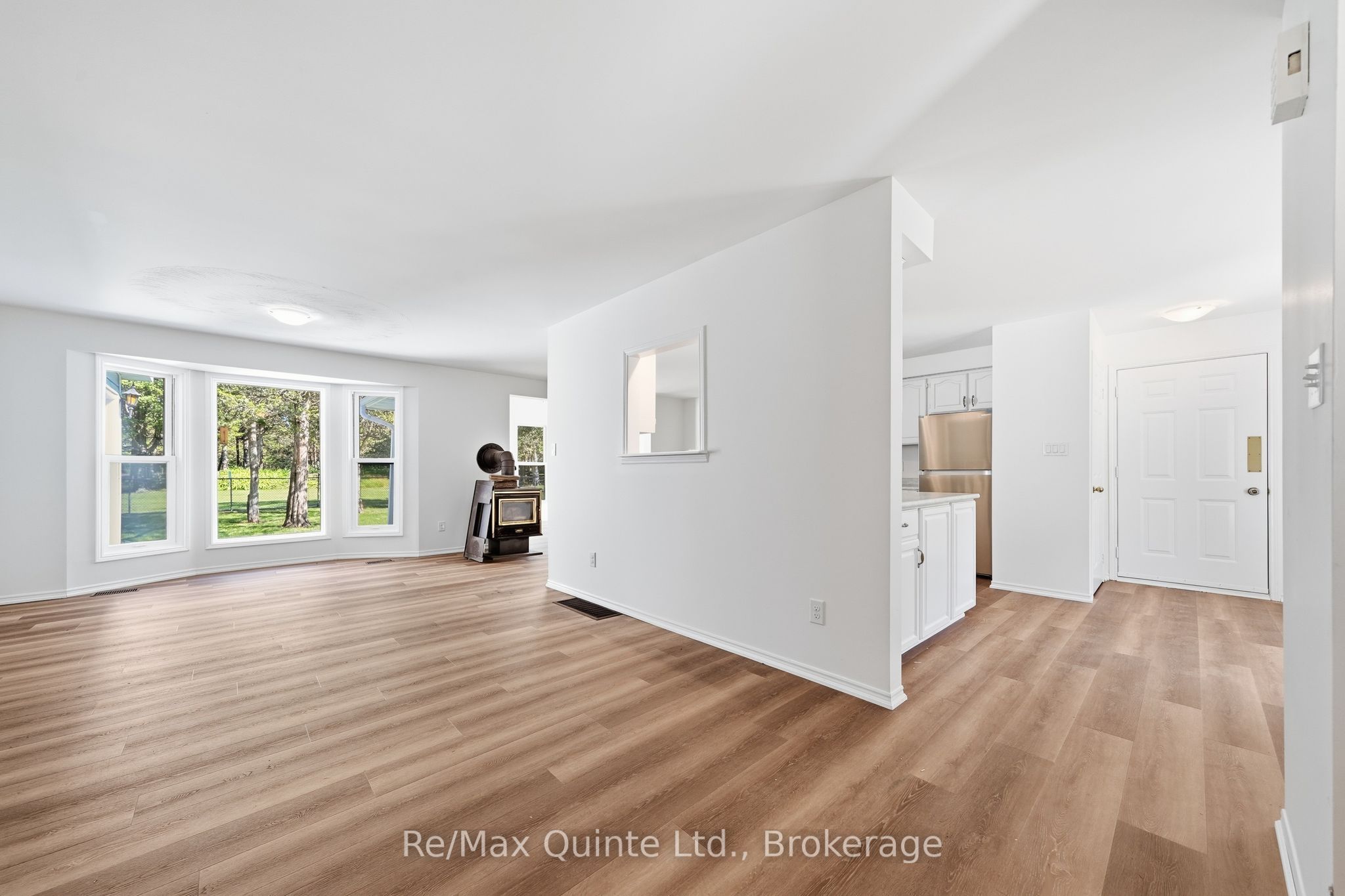 1076 Massassauga Road Property Photo 11