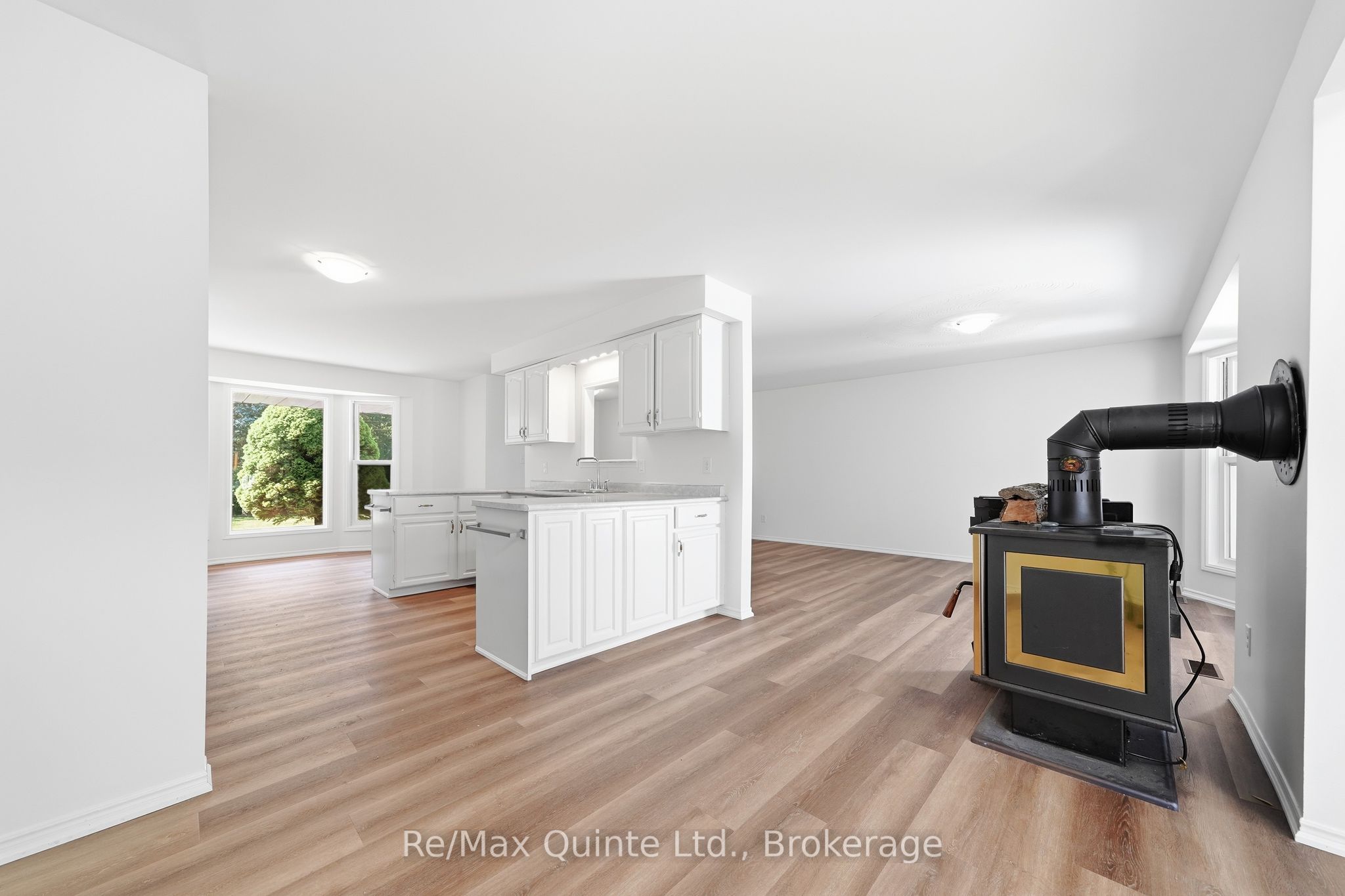 1076 Massassauga Road Property Photo 12