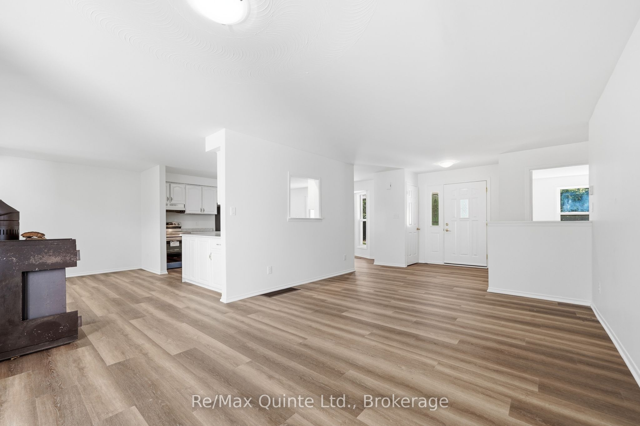 1076 Massassauga Road Property Photo 16