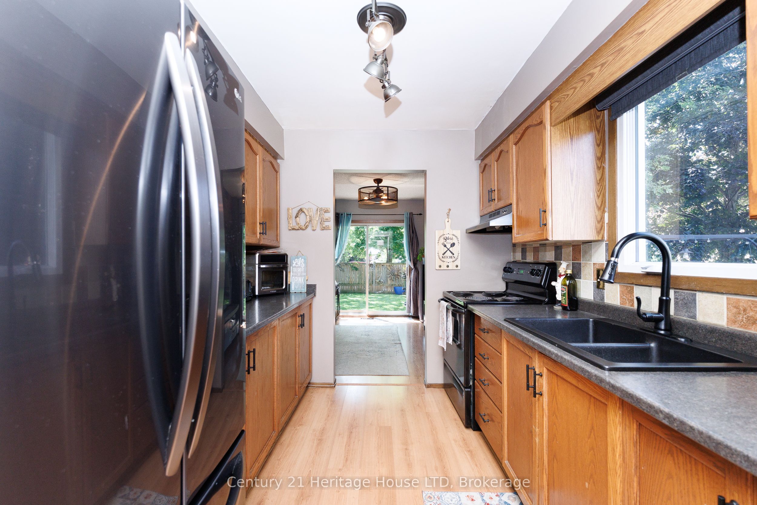 6477 Malibu Drive Property Photo 10