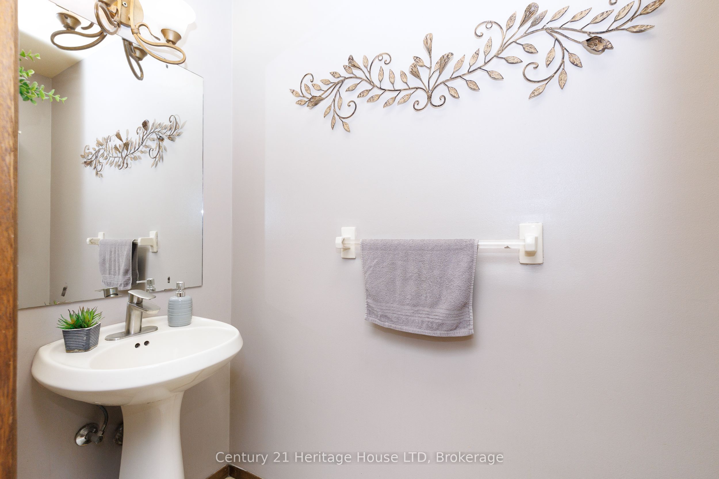 6477 Malibu Drive Property Photo 13