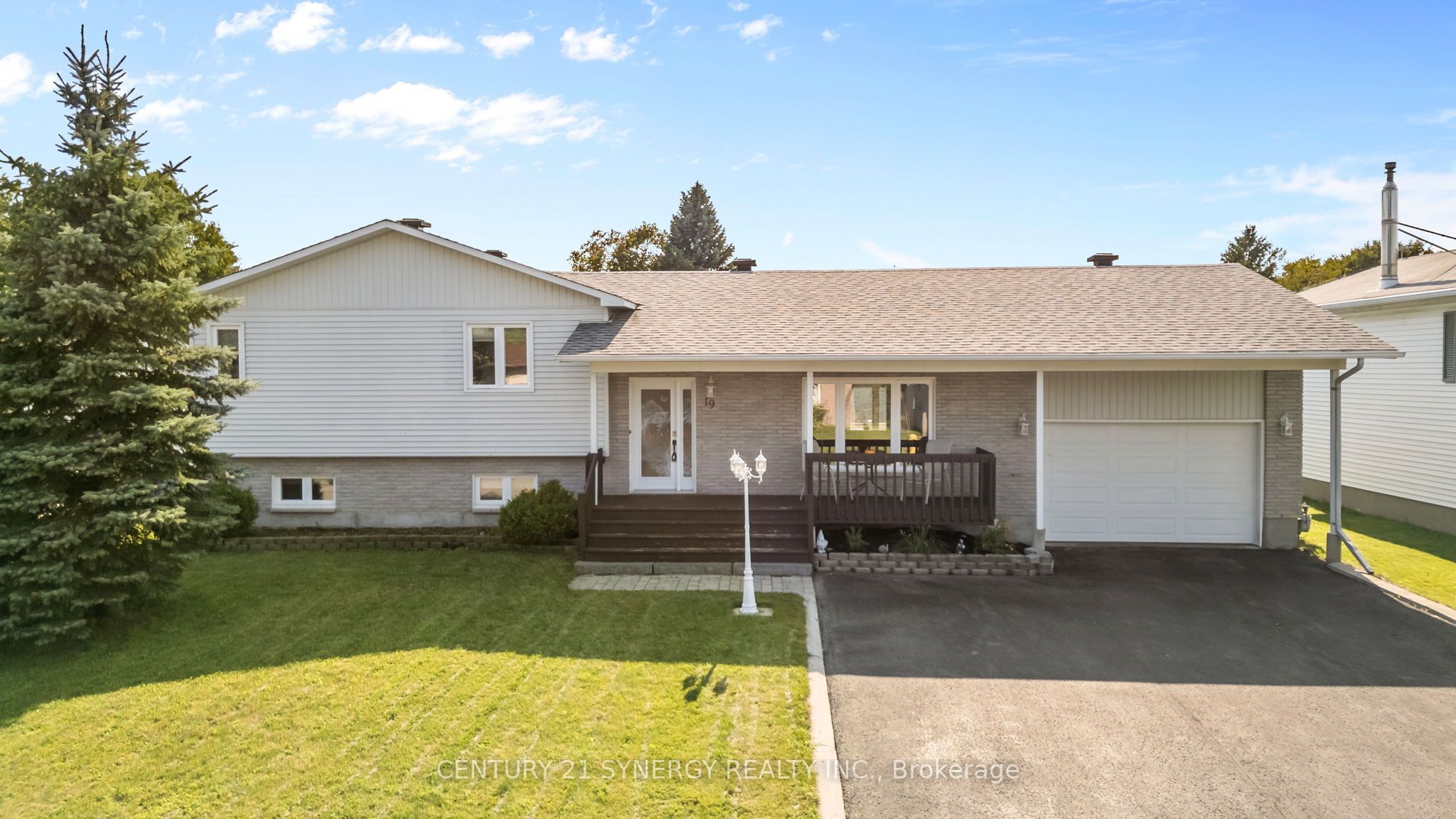 19 Promenade Boulevard Property Photo 1