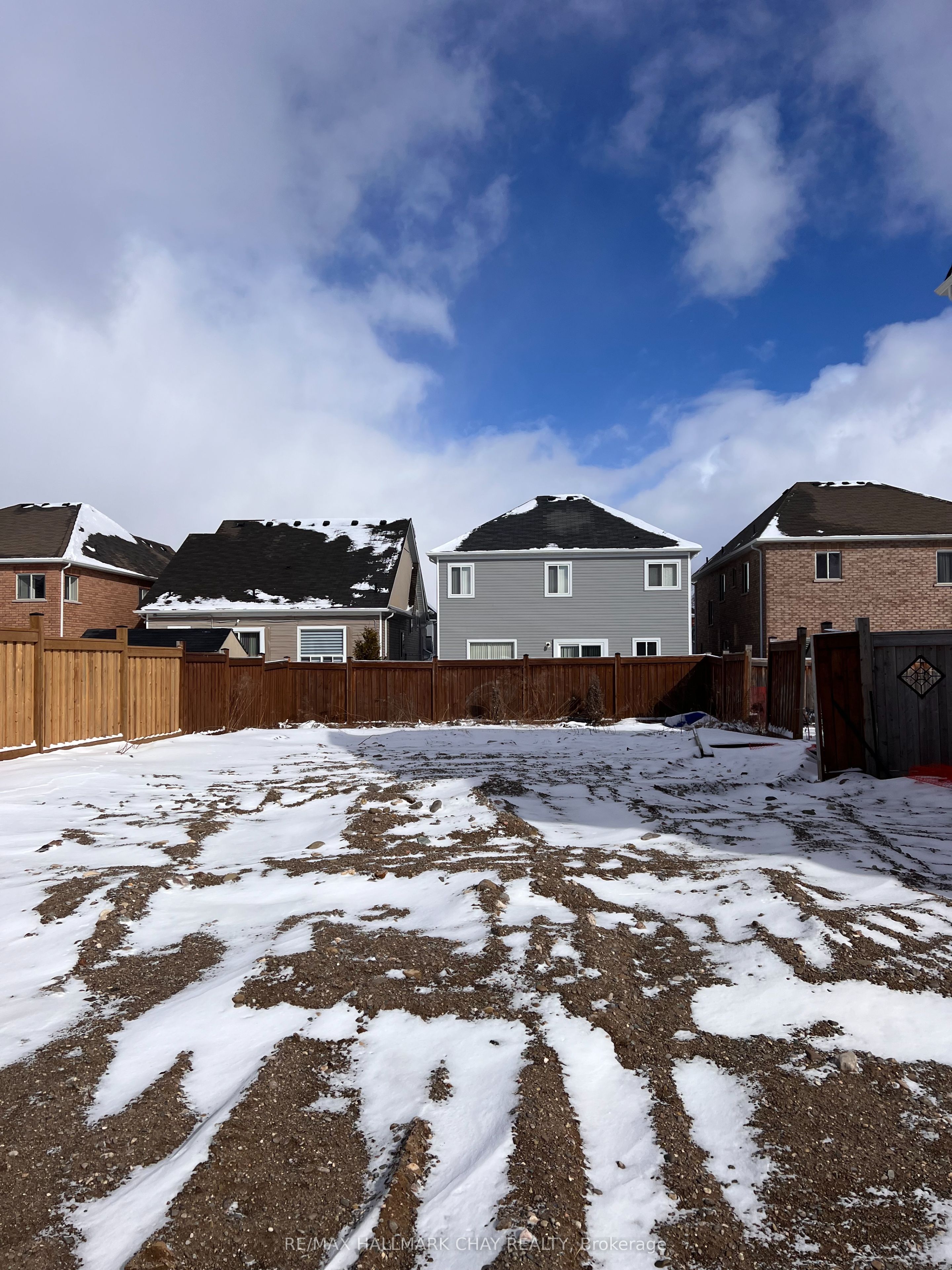 837 O'reilly Crescent Property Photo 3