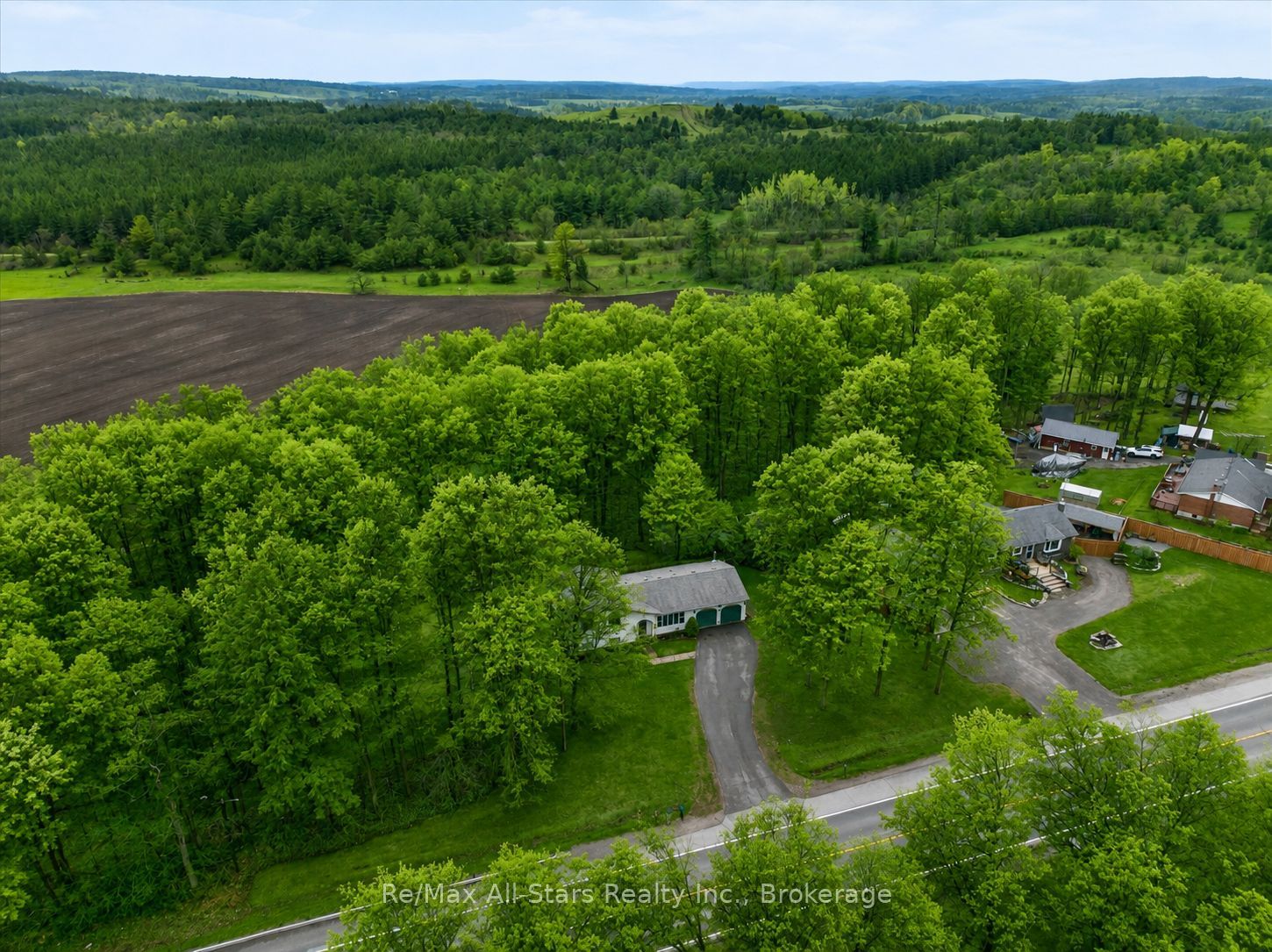 1558 Highway 7a Property Photo 3
