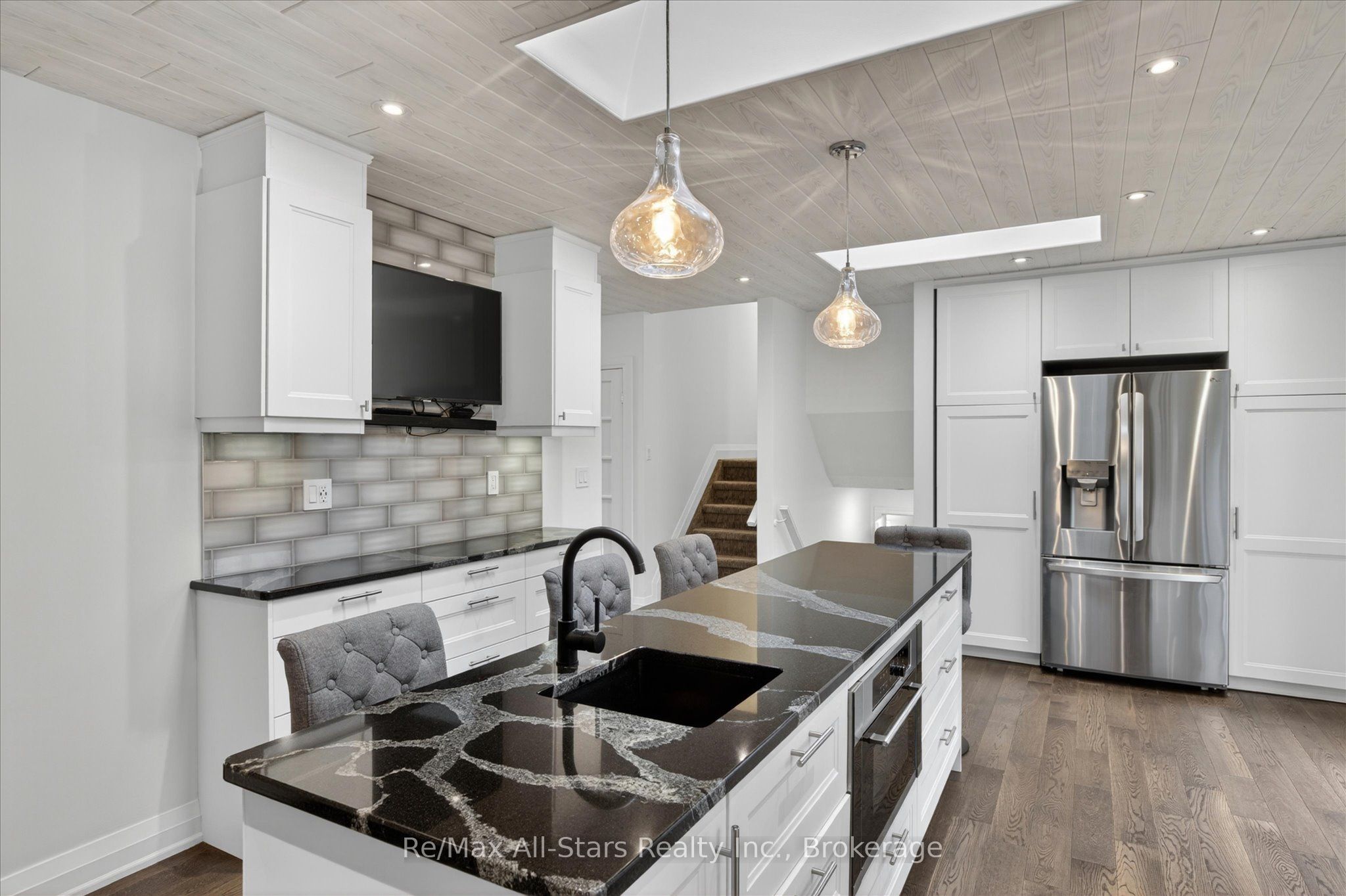1558 Highway 7a Property Photo 6