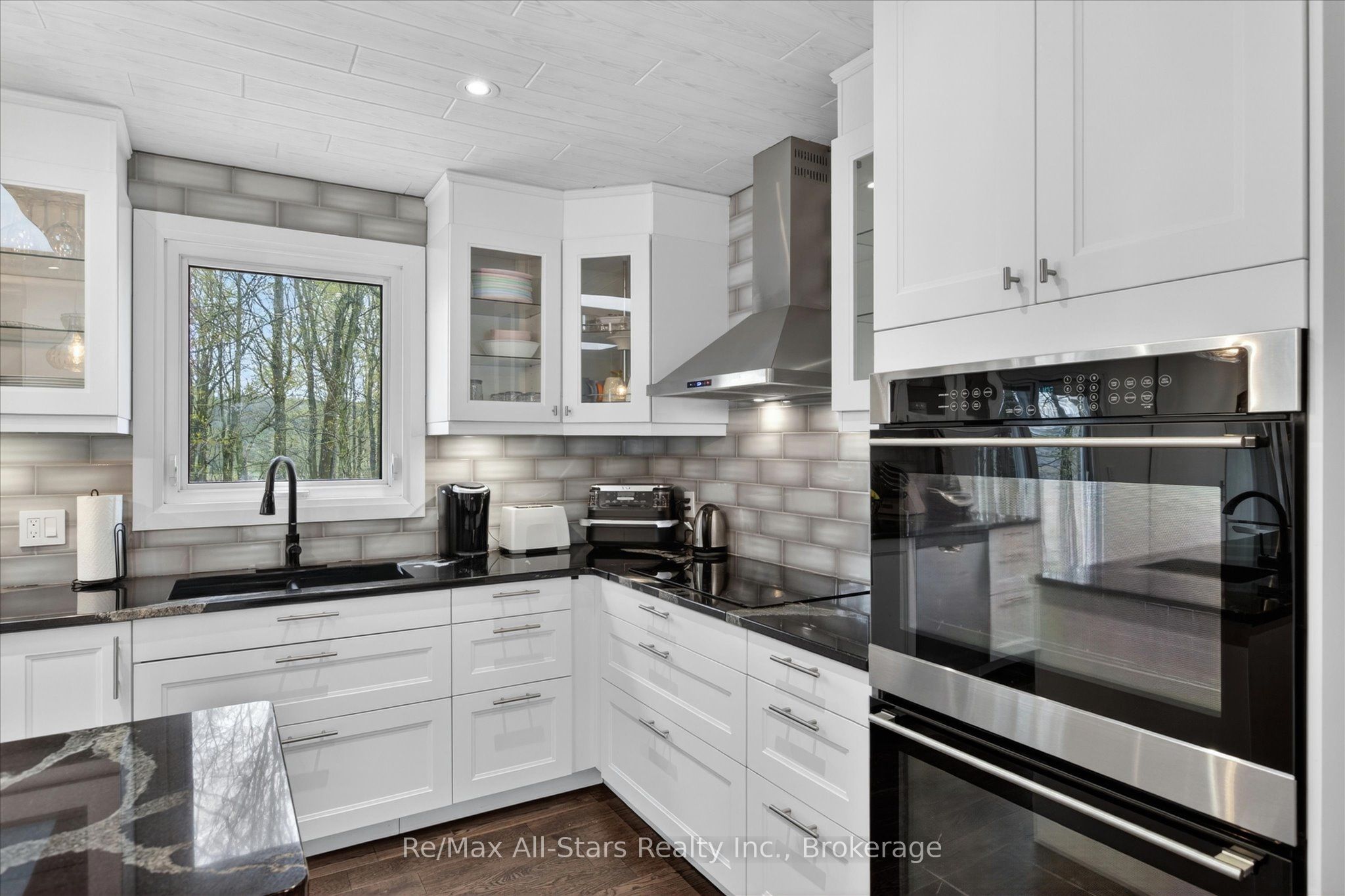 1558 Highway 7a Property Photo 7