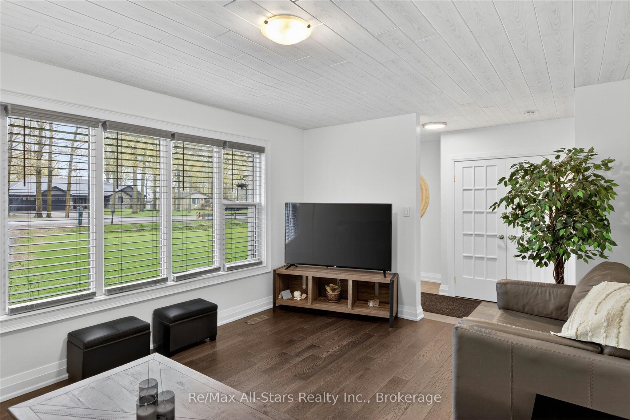 1558 Highway 7a Property Photo 11