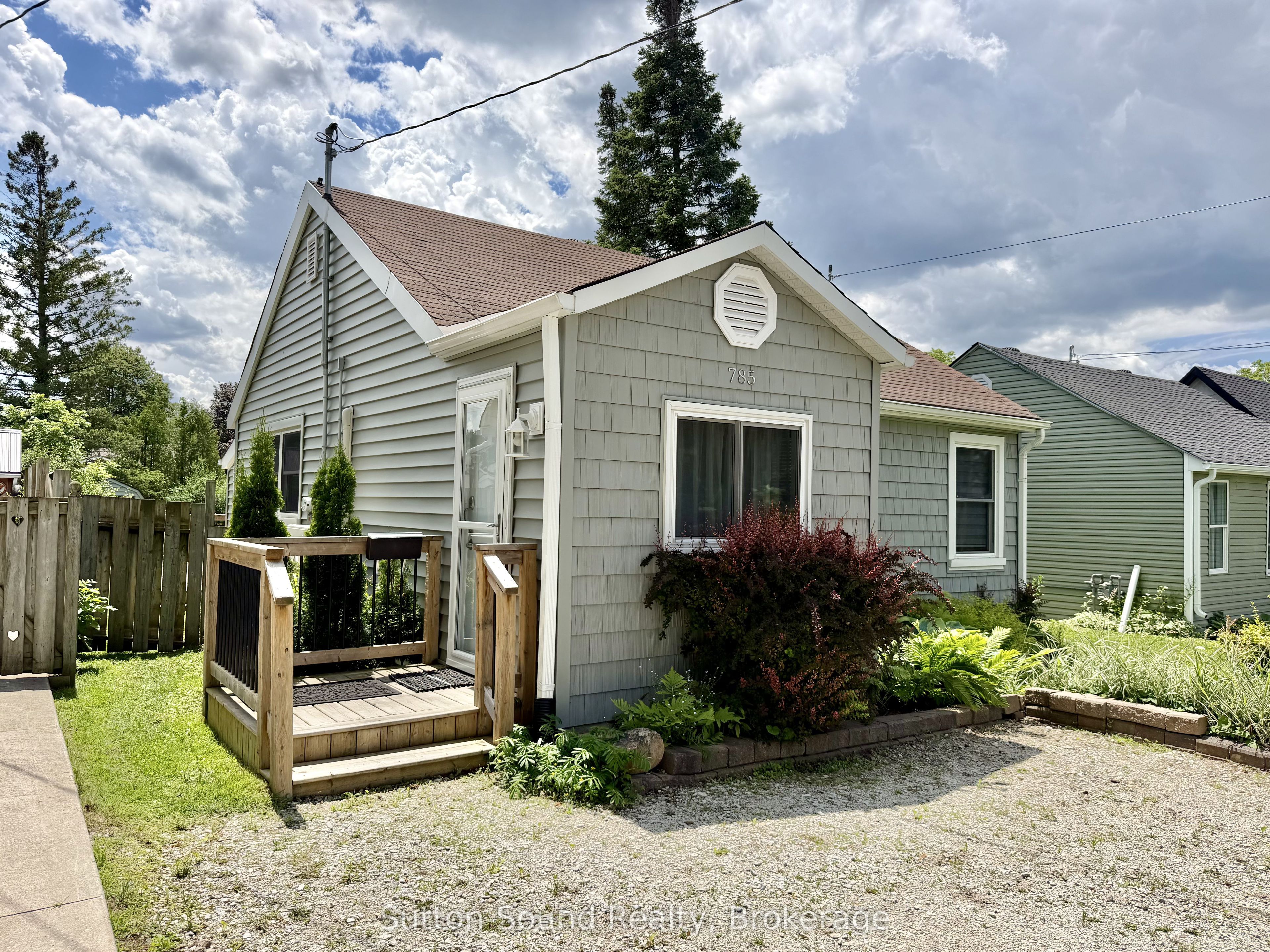 785 7th Street E Property Photo 1