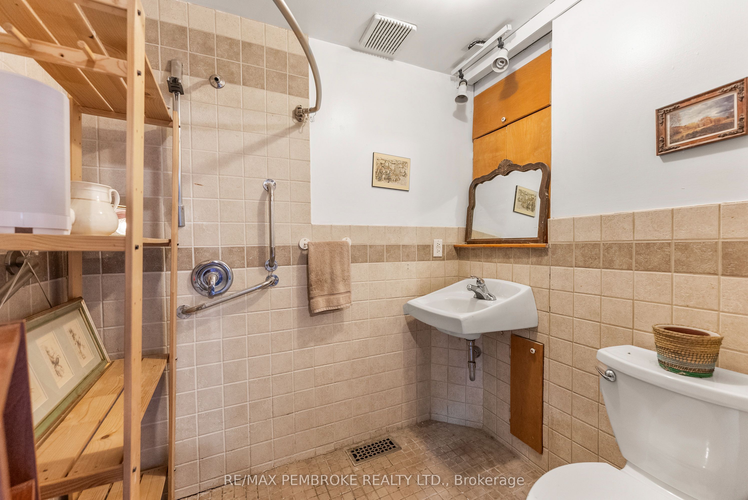 570 Eganville Road Property Photo 25