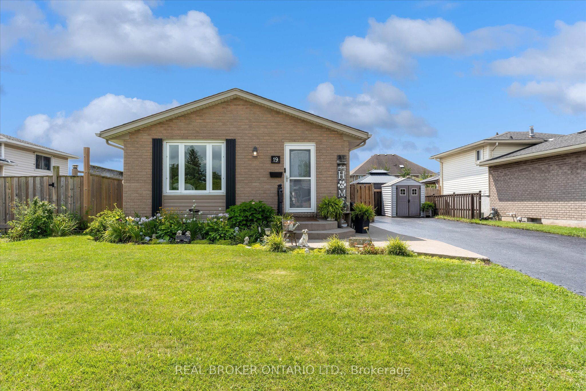 19 Acadia Drive Property Photo 1
