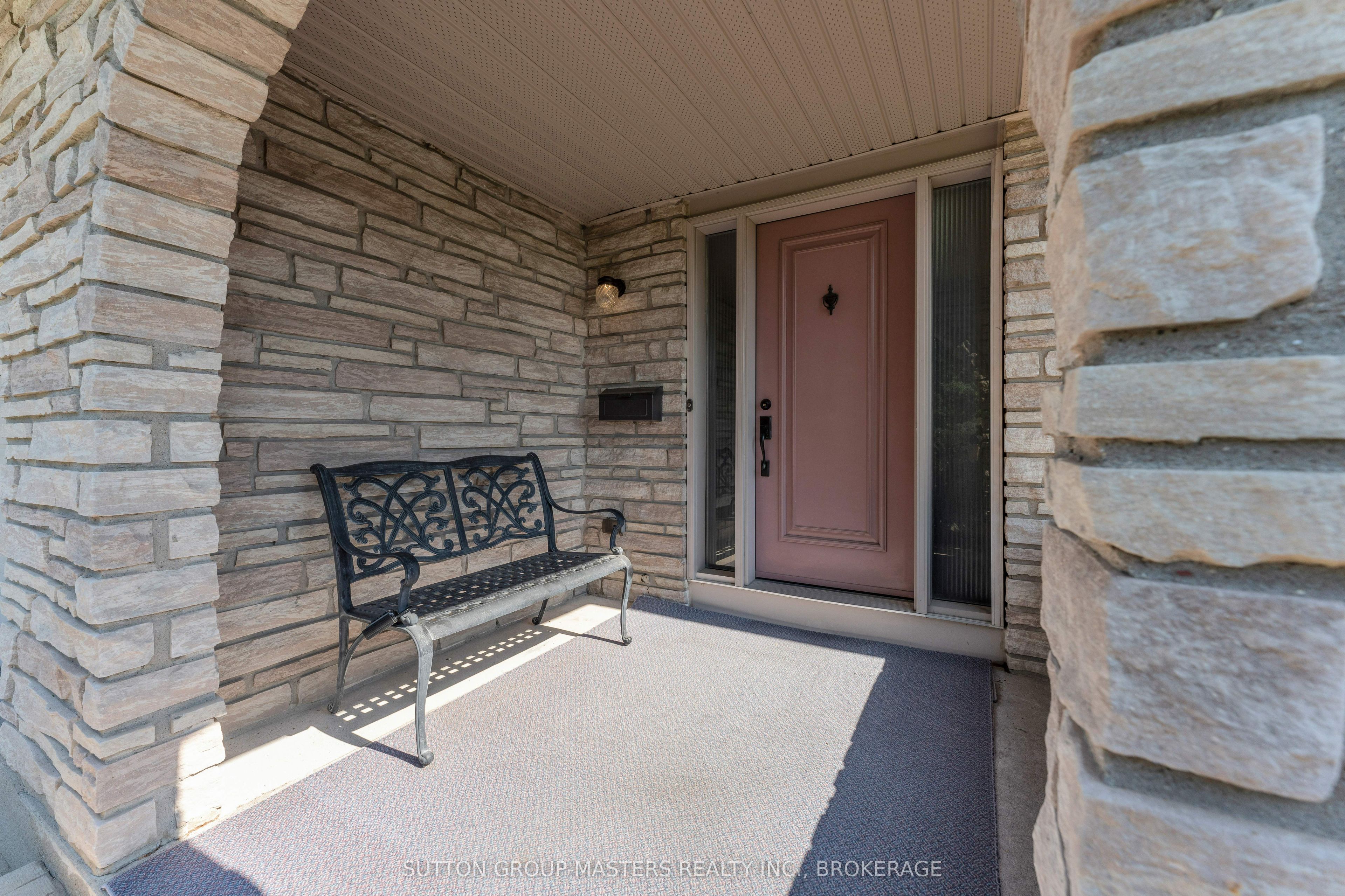 883 Ludgate Crescent Property Photo 5