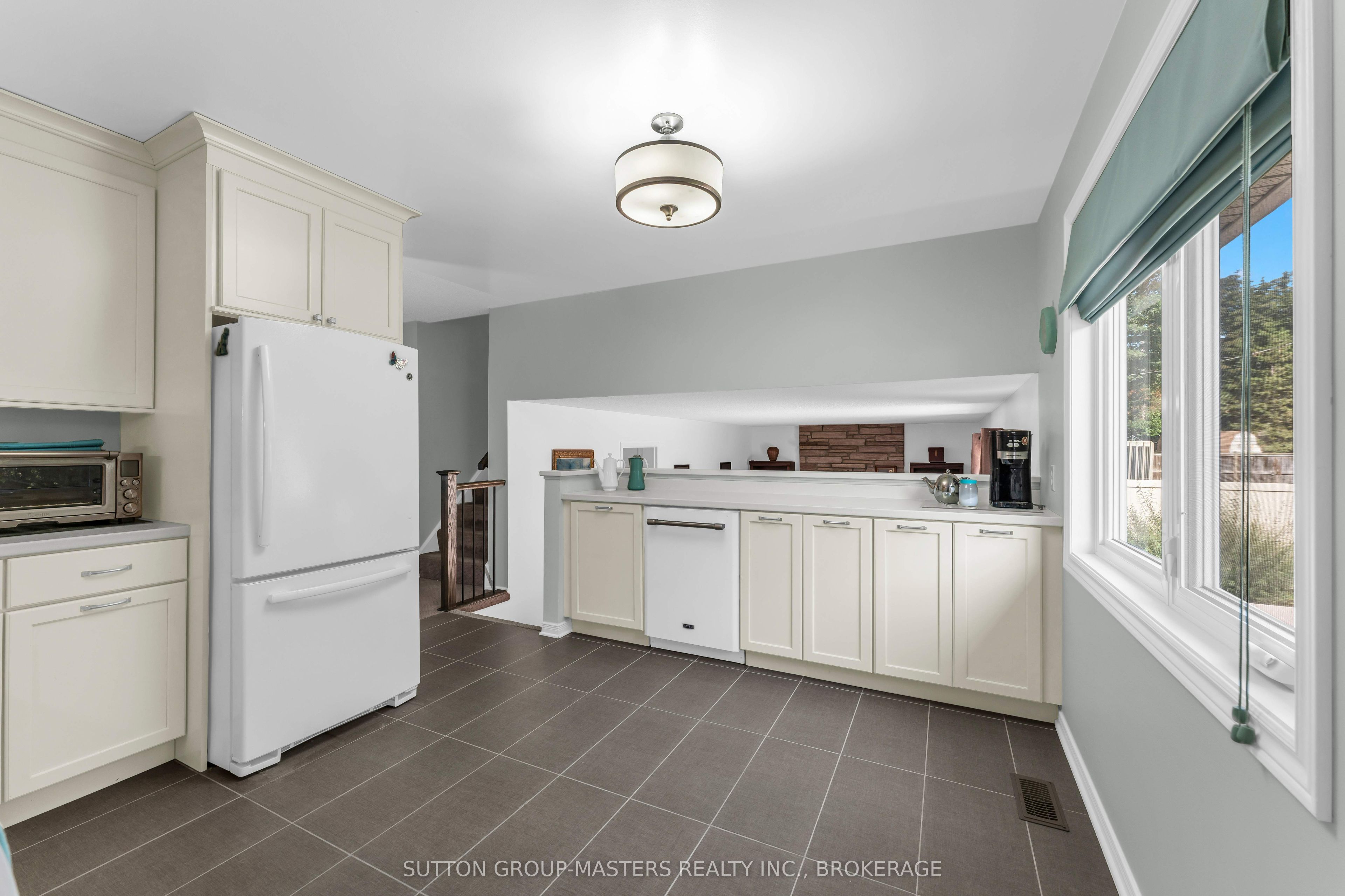 883 Ludgate Crescent Property Photo 14